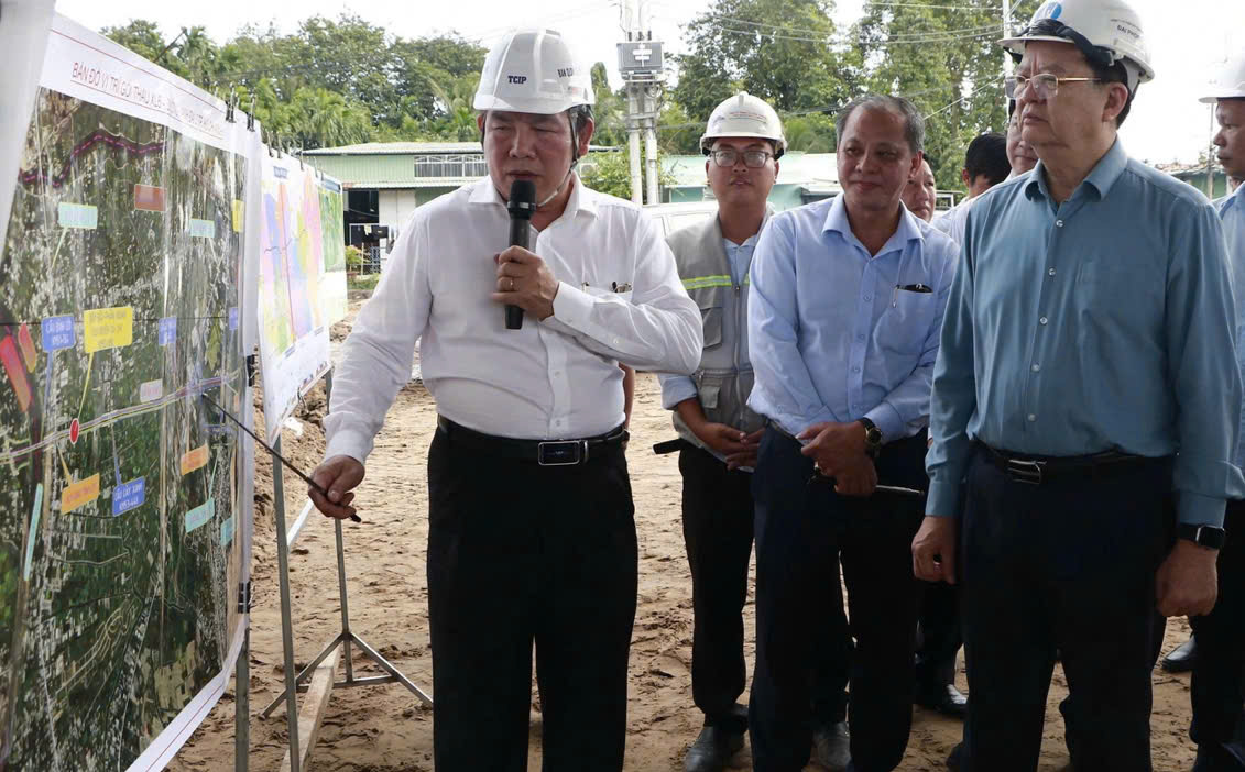 Ph&oacute; Thủ tướng Mai Văn Ch&iacute;nh kiểm tra tiến độ dự &aacute;n đường V&agrave;nh đai 3 TP.HCM- Ảnh 1.