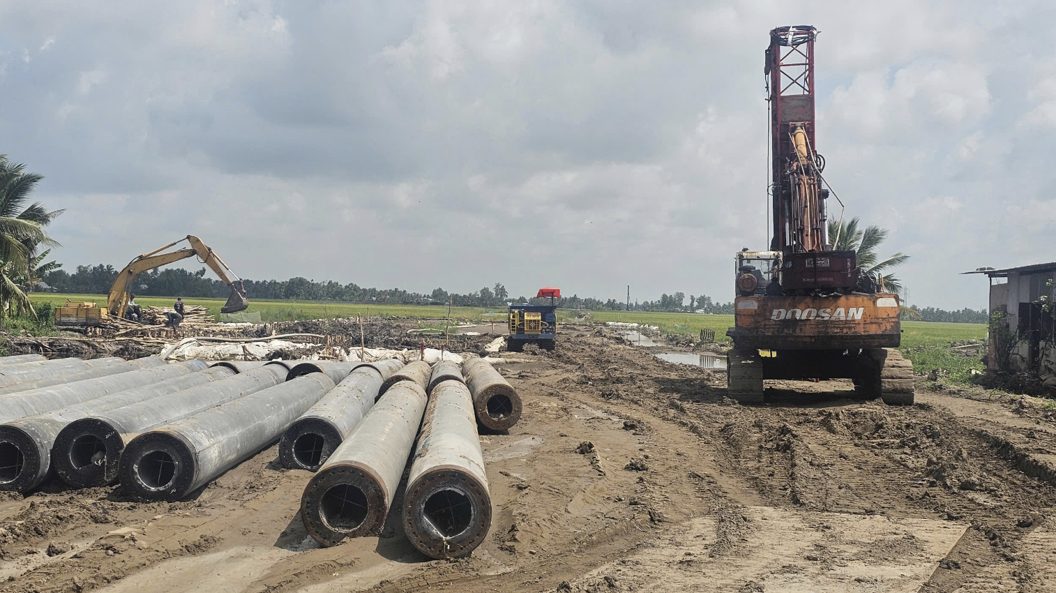 Bộ X&acirc;y dựng đề nghị Vĩnh Long hỗ trợ c&aacute;t cho dự &aacute;n đường Hồ Ch&iacute; Minh qua An Giang, C&agrave; Mau- Ảnh 1.