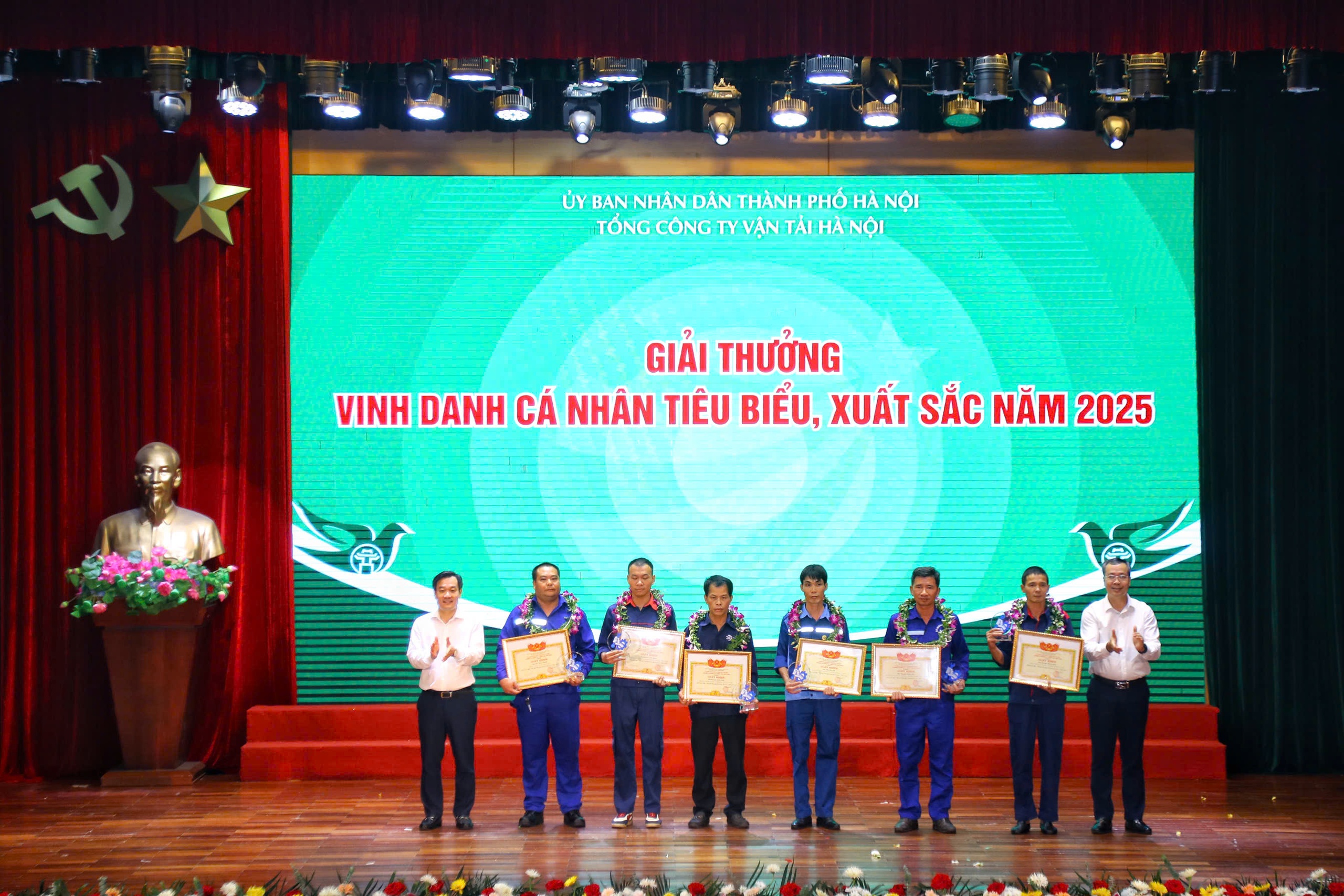 Hơn 291 nghìn lượt xe an toàn: Dấu ấn thi đua cao điểm của Transerco- Ảnh 5. Hơn 291 nghìn lượt xe an toàn: Dấu ấn thi đua cao điểm của Transerco- Ảnh 5.