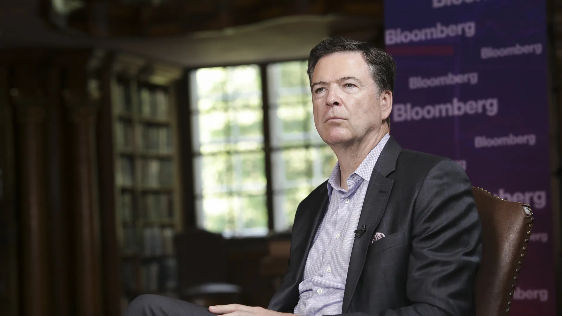 Cựu Gi&aacute;m đốc FBI James Comey bị truy tố- Ảnh 1.