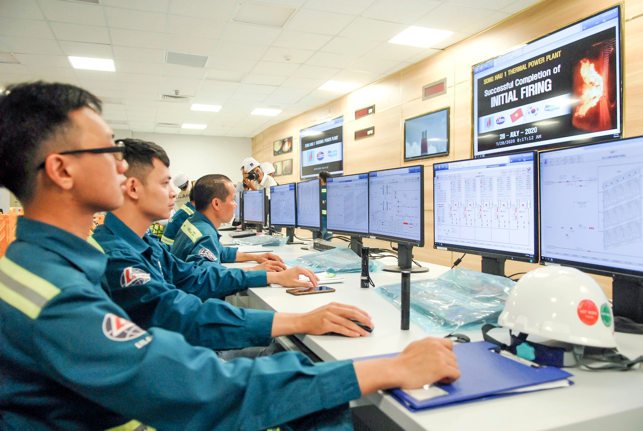 Thi đua là mạch nguồn sáng tạo, bứt phá mọi giới hạn- Ảnh 1. Thi đua là mạch nguồn sáng tạo, bứt phá mọi giới hạn- Ảnh 1.