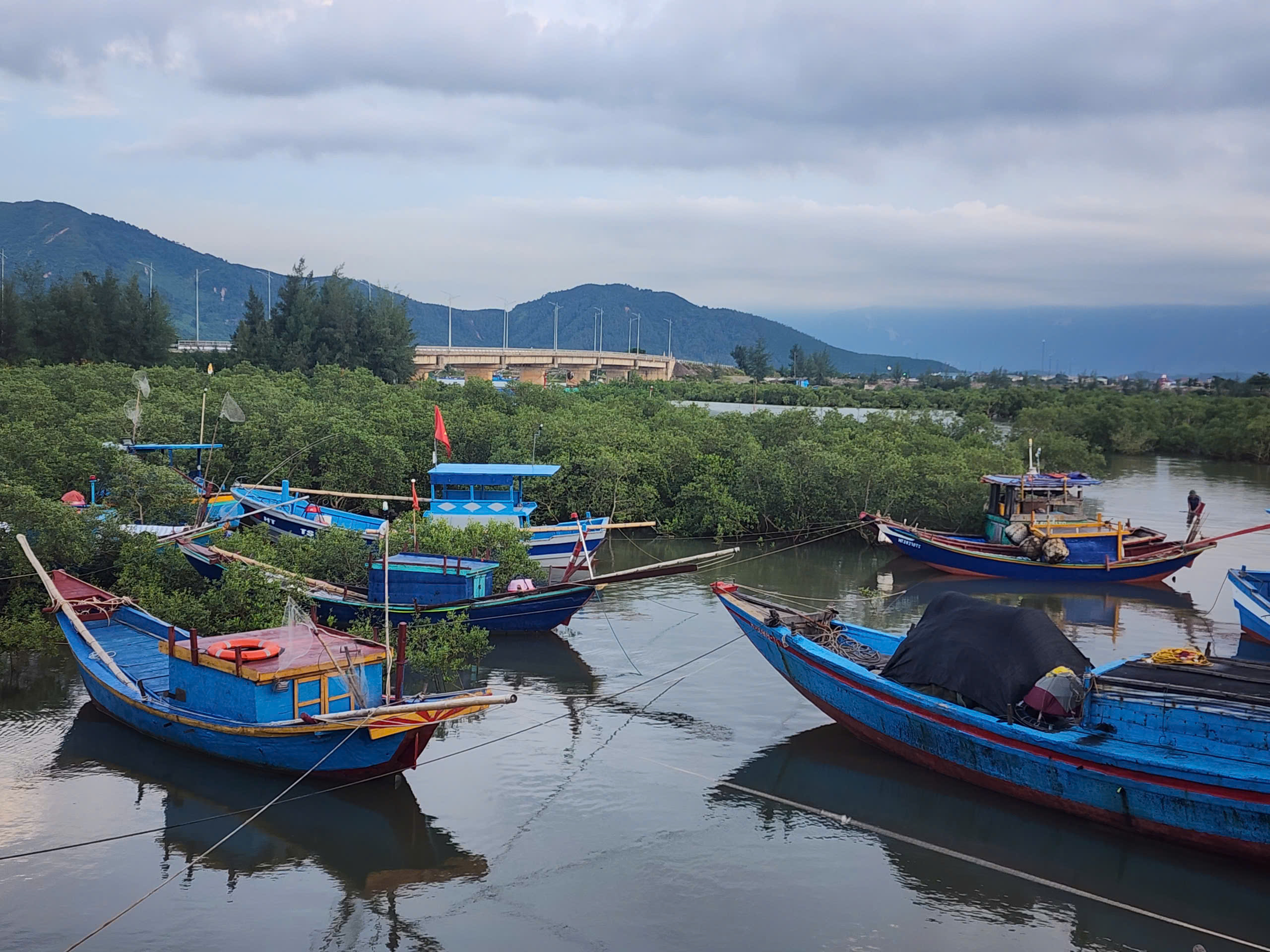 H&agrave; Tĩnh cấm biển, triển khai phương &aacute;n ứng ph&oacute; b&atilde;o số 10- Ảnh 2.