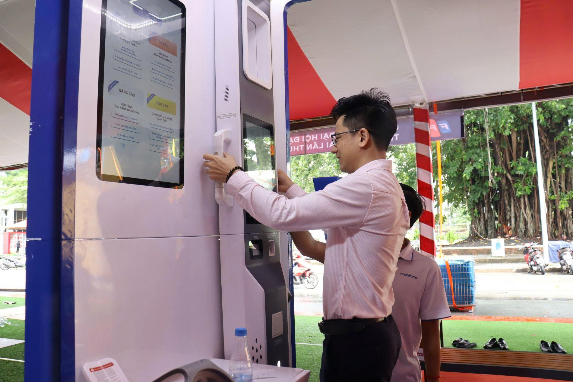 Robot thông minh và trợ lý ảo AI sẵn sàng phục vụ Đại hội Đảng bộ Đồng Nai- Ảnh 3. Robot thông minh và trợ lý ảo AI sẵn sàng phục vụ Đại hội Đảng bộ Đồng Nai- Ảnh 3.