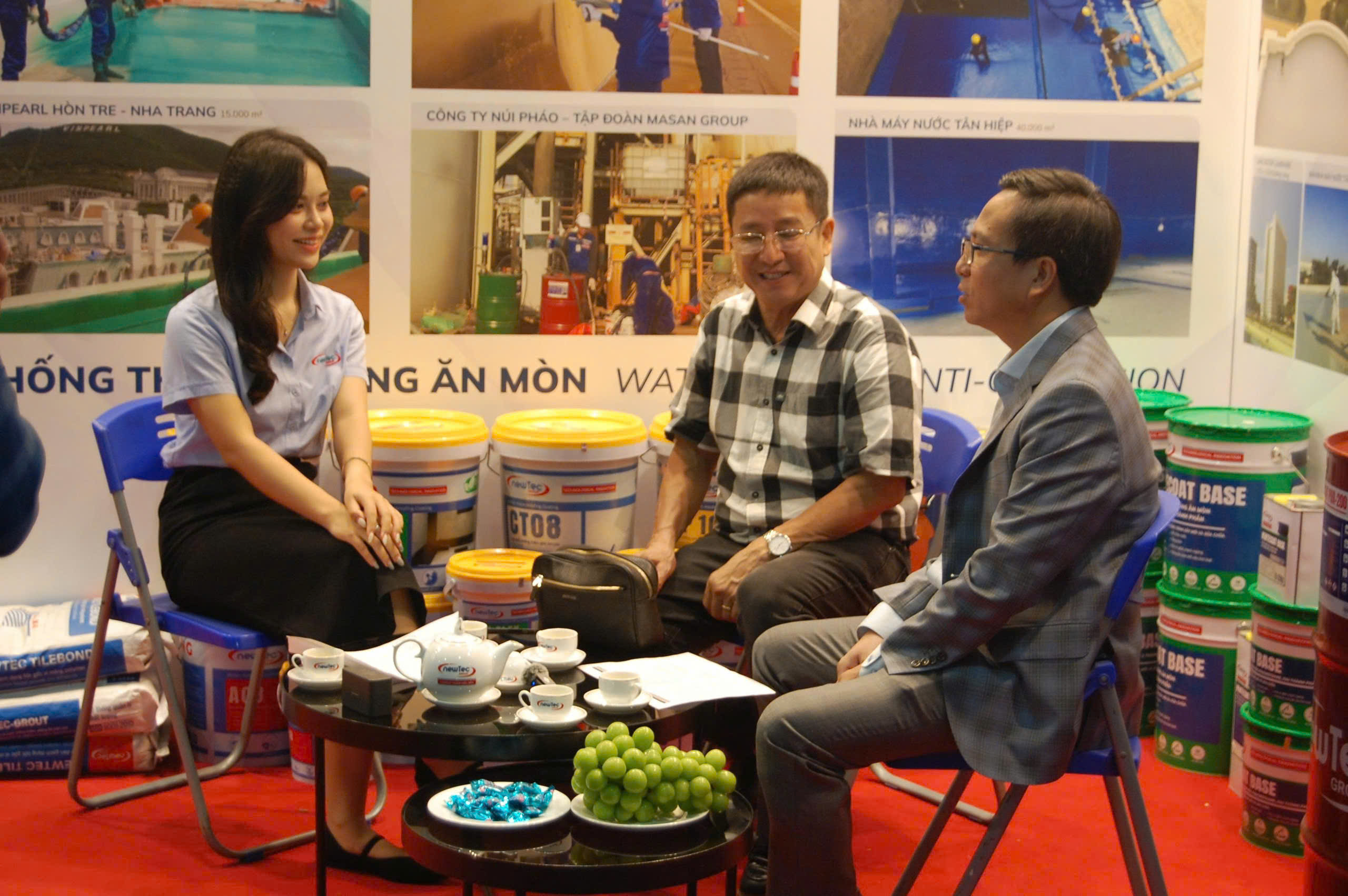 NSƯT Ch&iacute; Trung trải nghiệm c&ocirc;ng nghệ chống thấm số một trong kỷ nguy&ecirc;n vật liệu xanh- Ảnh 3.