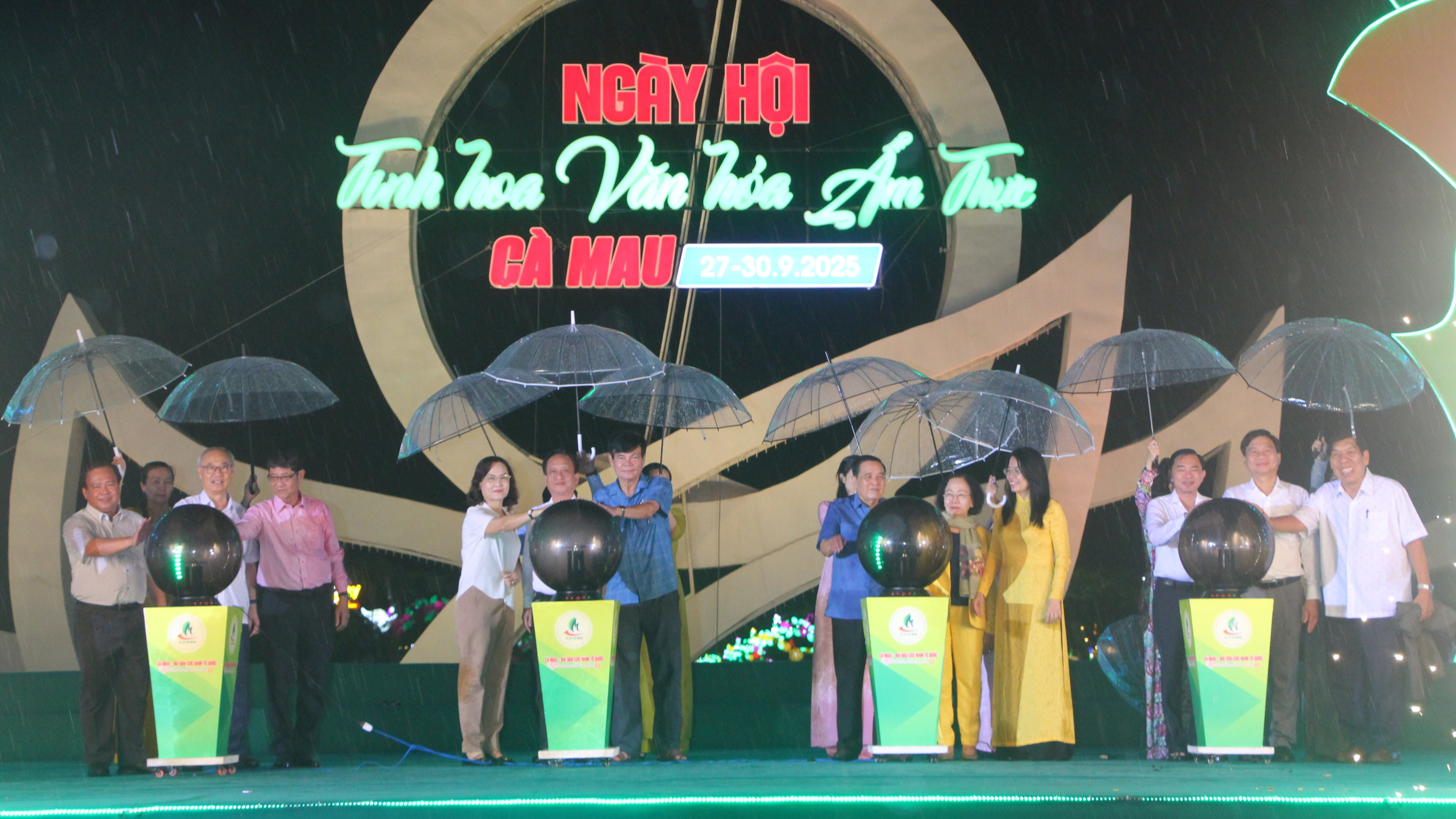 Khai mạc ng&agrave;y hội "Tinh hoa Văn h&oacute;a ẩm thực C&agrave; Mau"- Ảnh 1.