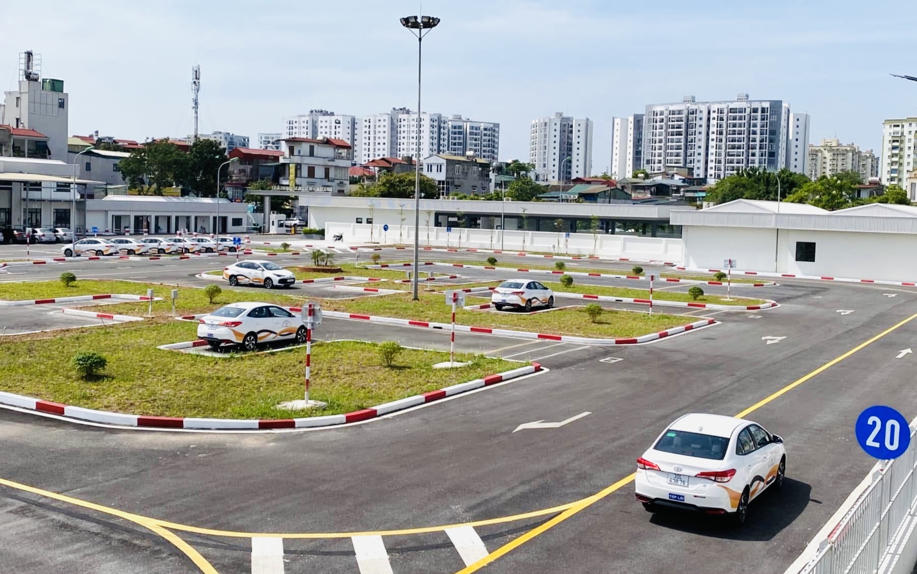 Th&ocirc;ng tư 14/2025 siết chặt đ&agrave;o tạo l&aacute;i xe: Tăng cường gi&aacute;m s&aacute;t, n&acirc;ng chất lượng đầu ra- Ảnh 1.