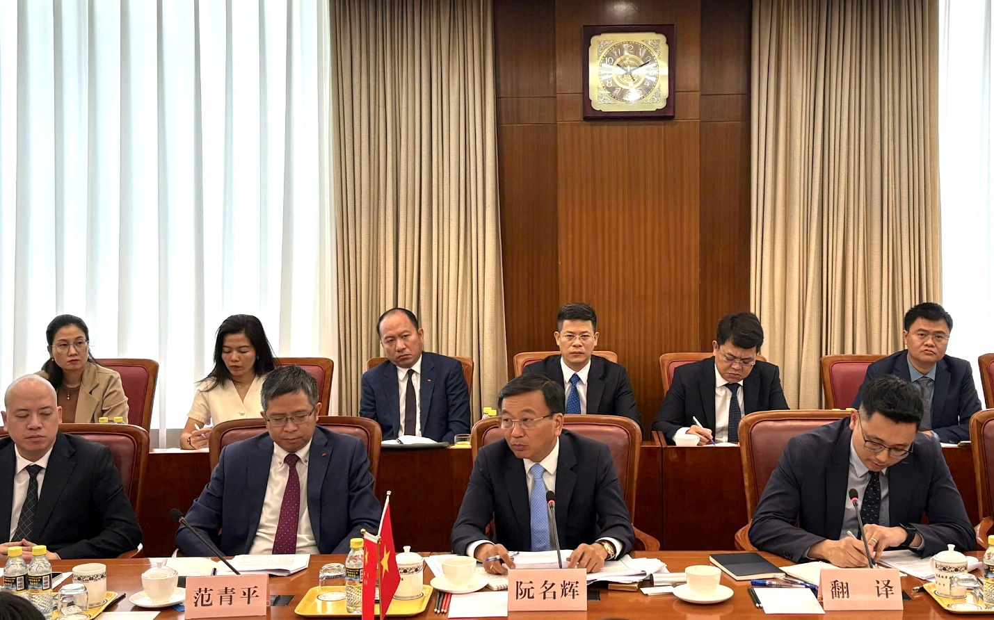 Vietnam, China launch first Joint Railway Committee session to boost connectivity- Ảnh 1.