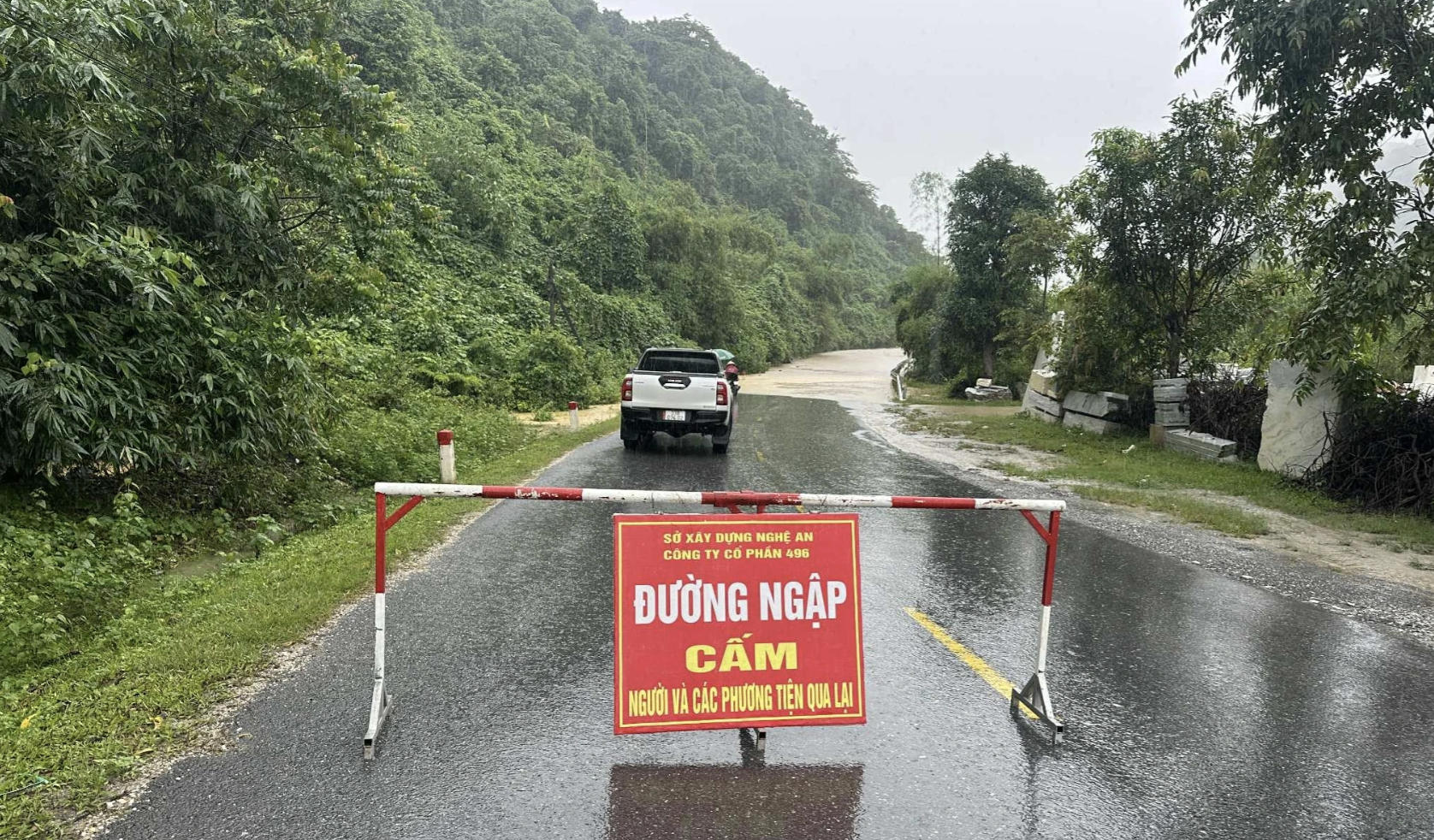 C&aacute;c đơn vị đường bộ ph&ograve;ng, chống b&atilde;o số 10 theo phương &aacute;n "3 kh&ocirc;ng, 4 tại chỗ"- Ảnh 2.