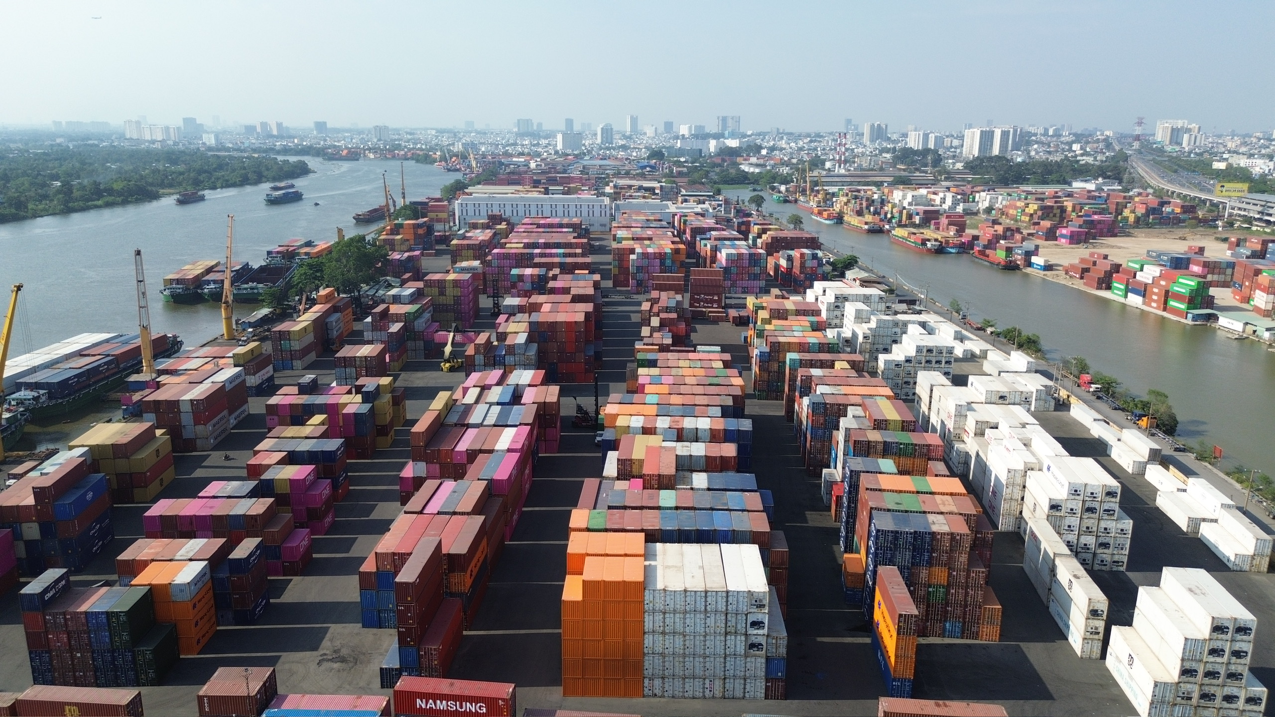 Xung đột Trung Đ&ocirc;ng l&agrave;m tăng chi ph&iacute; logistics, ảnh hưởng xuất, nhập khẩu TP.HCM- Ảnh 2.