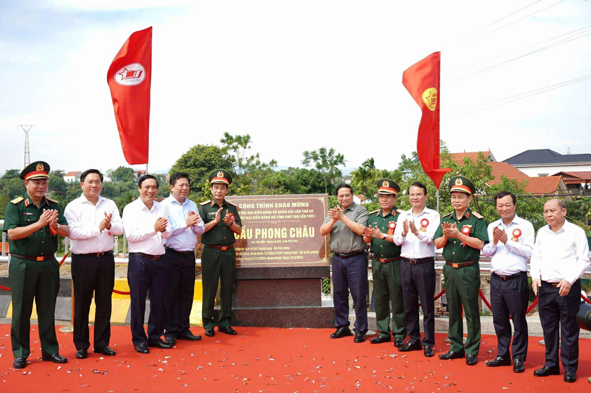 Thủ tướng cắt băng kh&aacute;nh th&agrave;nh cầu Phong Ch&acirc;u mới- Ảnh 3.