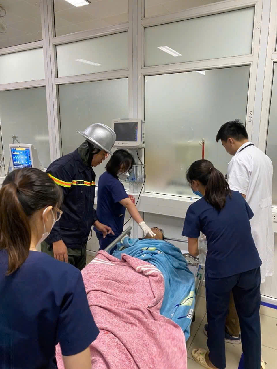 B&atilde;o số 10: Nhiều ng&ocirc;i nh&agrave; đổ sập, đ&atilde; c&oacute; thiệt hại về người- Ảnh 27.