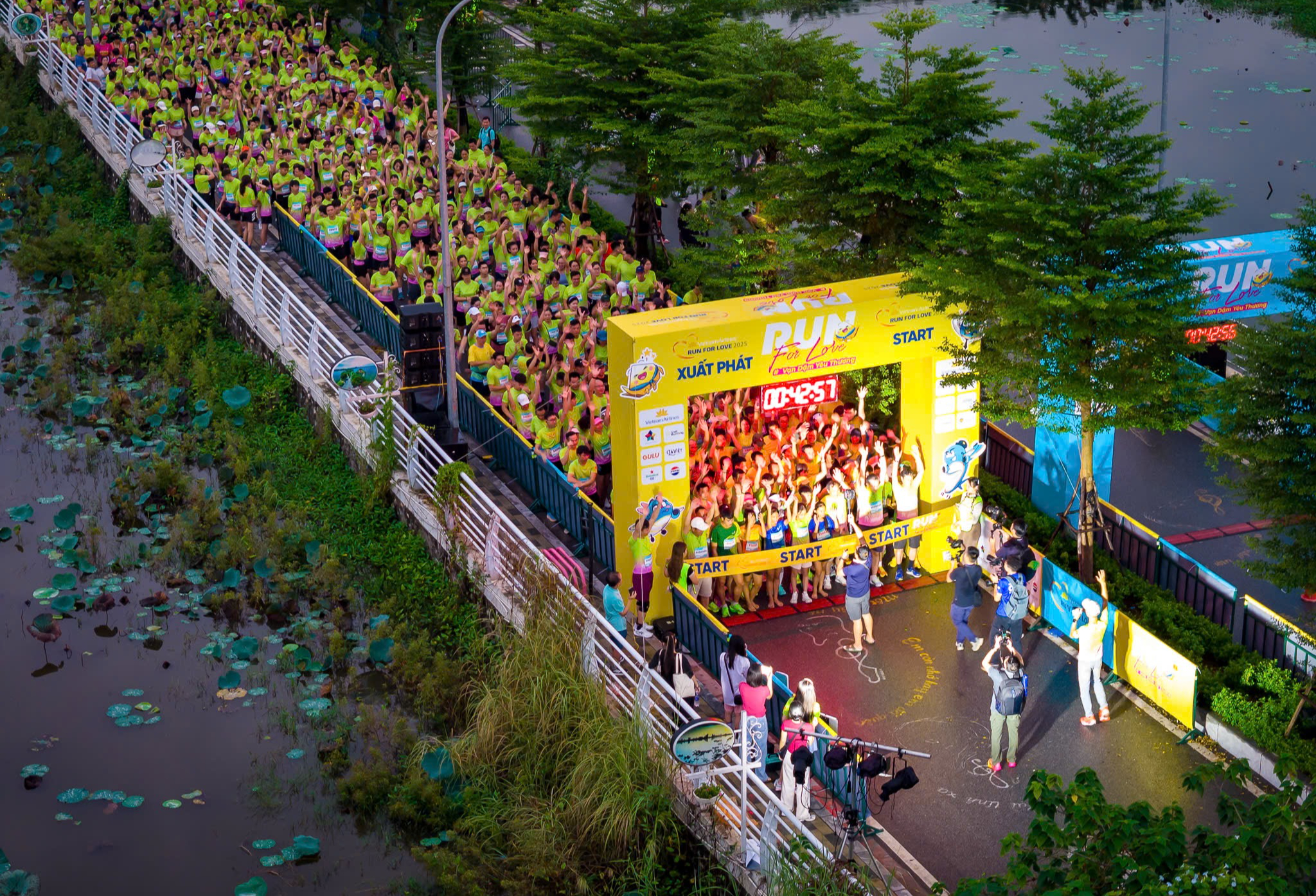 Gần 2.000 vận động vi&ecirc;n tranh t&agrave;i tại giải chạy &ldquo;Run for Love&rdquo;- Ảnh 1.