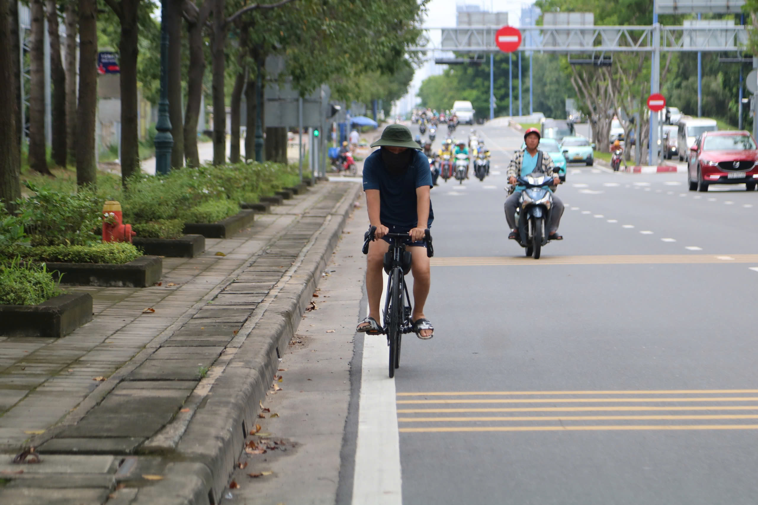 Cận cảnh tuyến đường Mai Ch&iacute; Thọ sắp c&oacute; l&agrave;n ri&ecirc;ng cho xe đạp trị gi&aacute; hơn 12,7 tỷ đồng- Ảnh 6.