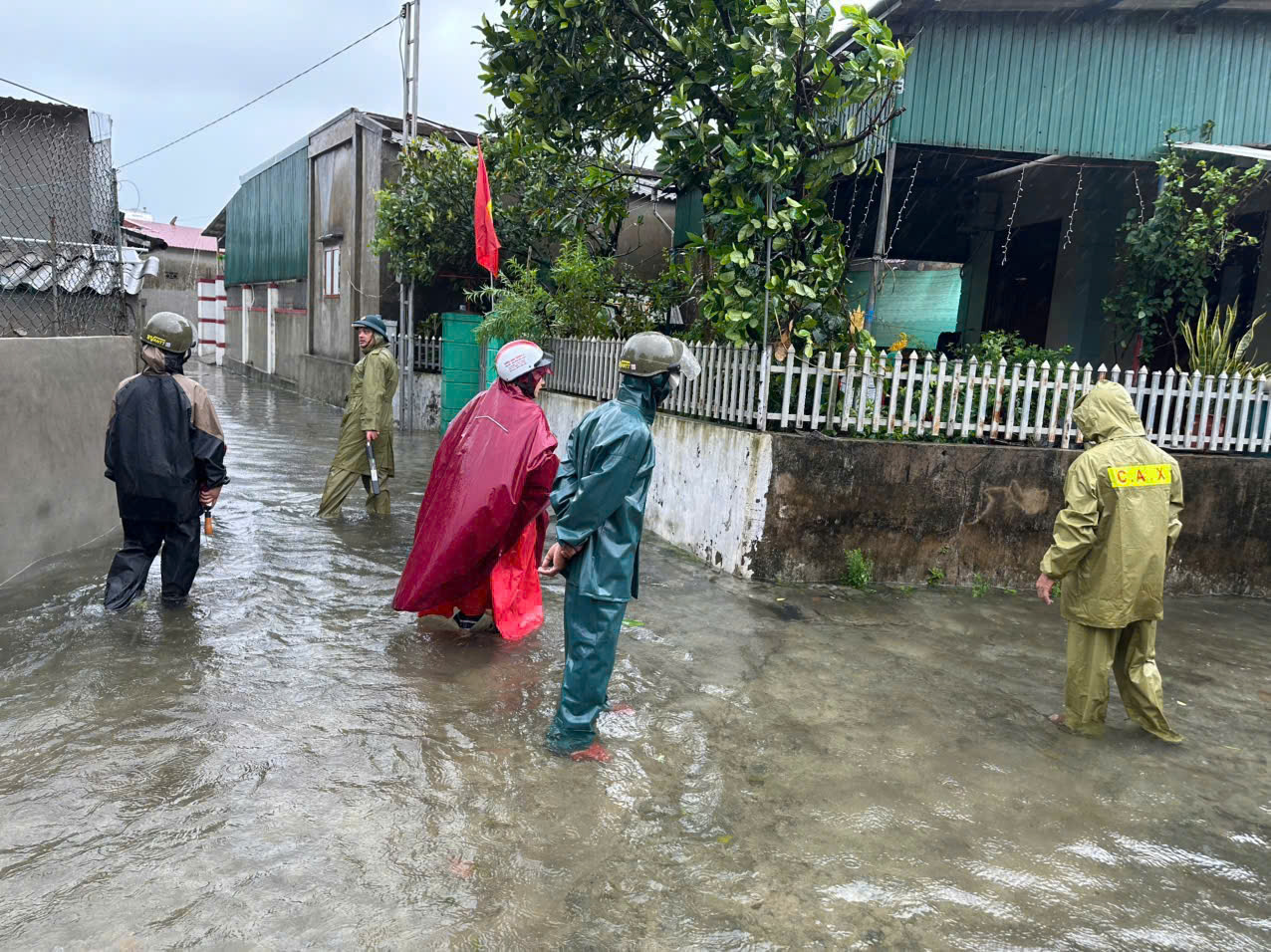 H&agrave; Tĩnh sơ t&aacute;n người d&acirc;n trước giờ b&atilde;o số 10 đổ bộ- Ảnh 4.