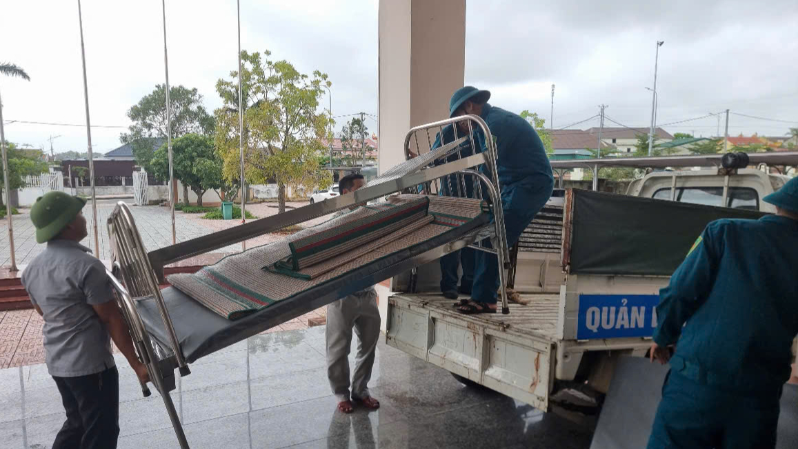 H&agrave; Tĩnh sơ t&aacute;n người d&acirc;n trước giờ b&atilde;o số 10 đổ bộ- Ảnh 1.