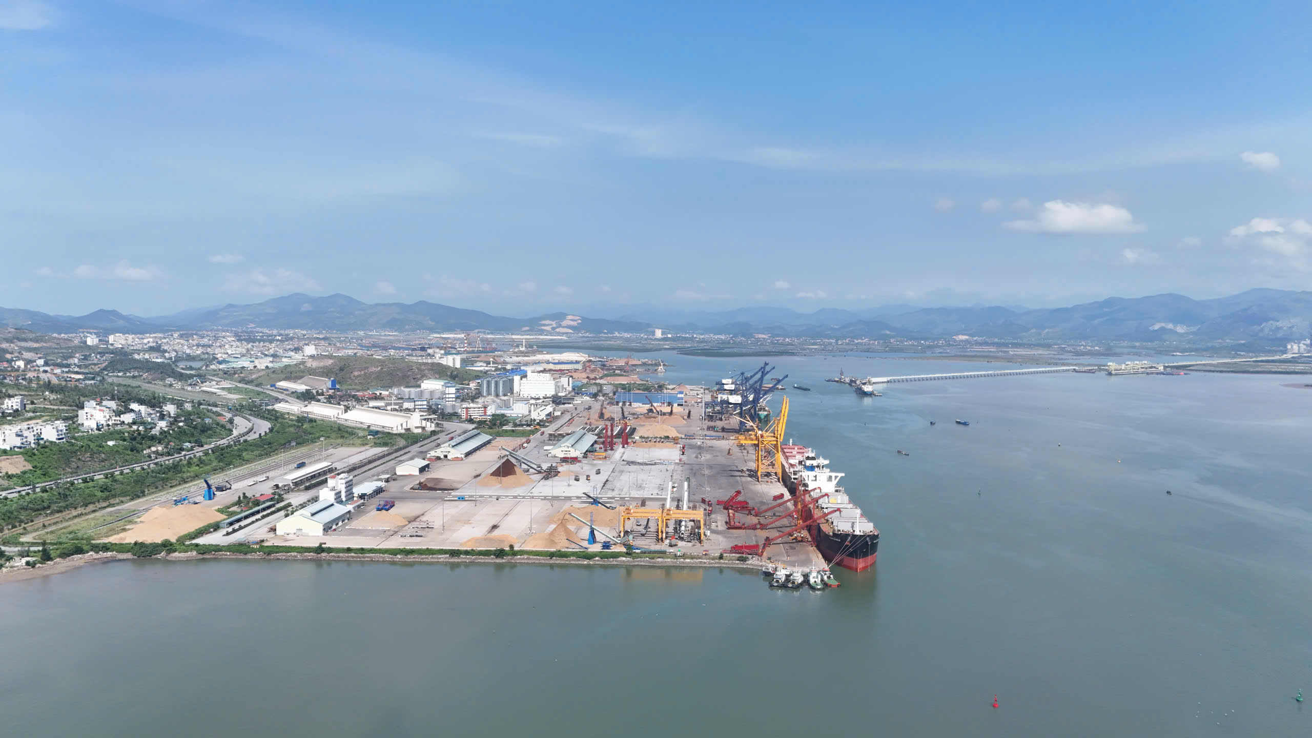 Quảng Ninh: Bứt ph&aacute; trở th&agrave;nh trung t&acirc;m cảng biển v&agrave; logistics quốc tế- Ảnh 1.