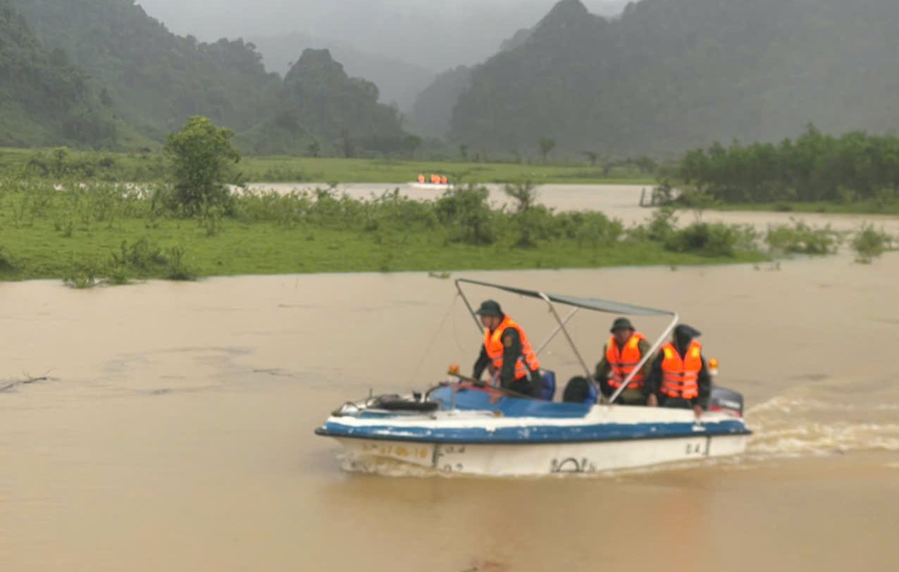 Vụ hai t&agrave;u c&aacute; bị ch&igrave;m trong b&atilde;o số 10: Thuyền vi&ecirc;n sống s&oacute;t b&agrave;ng ho&agrave;ng kể ph&uacute;t sinh tử- Ảnh 5.