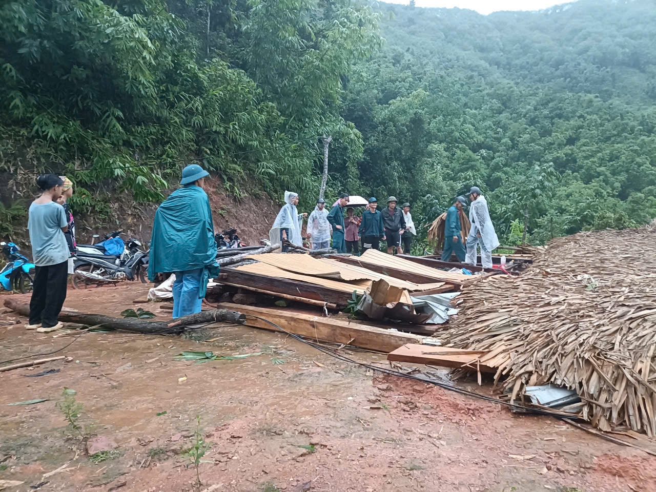 Thủy điện Tuy&ecirc;n Quang mở cửa xả đ&aacute;y- Ảnh 2.