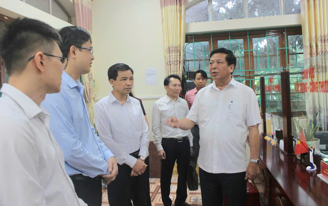 Bộ trưởng Trần Hồng Minh: Đột ph&aacute; hạ tầng để Cao Bằng ph&aacute;t triển- Ảnh 1.