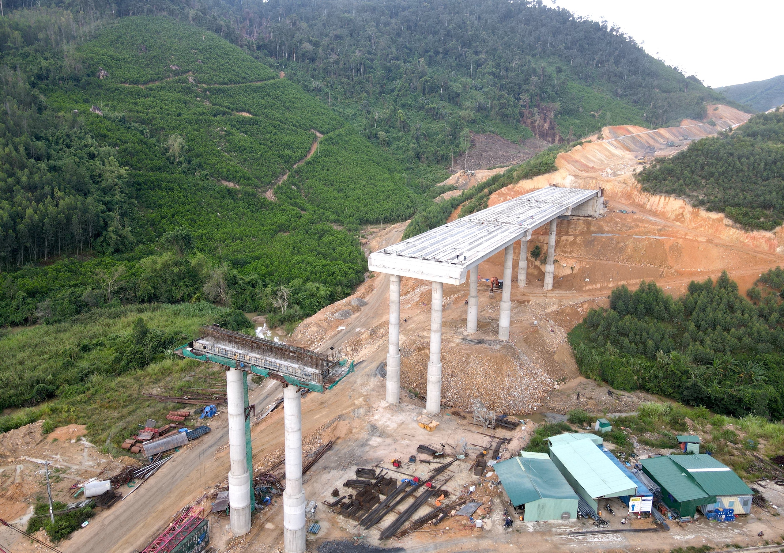 Những nhịp cầu đầu ti&ecirc;n nối mạch cao tốc Kh&aacute;nh H&ograve;a - Bu&ocirc;n Ma Thuột- Ảnh 1.