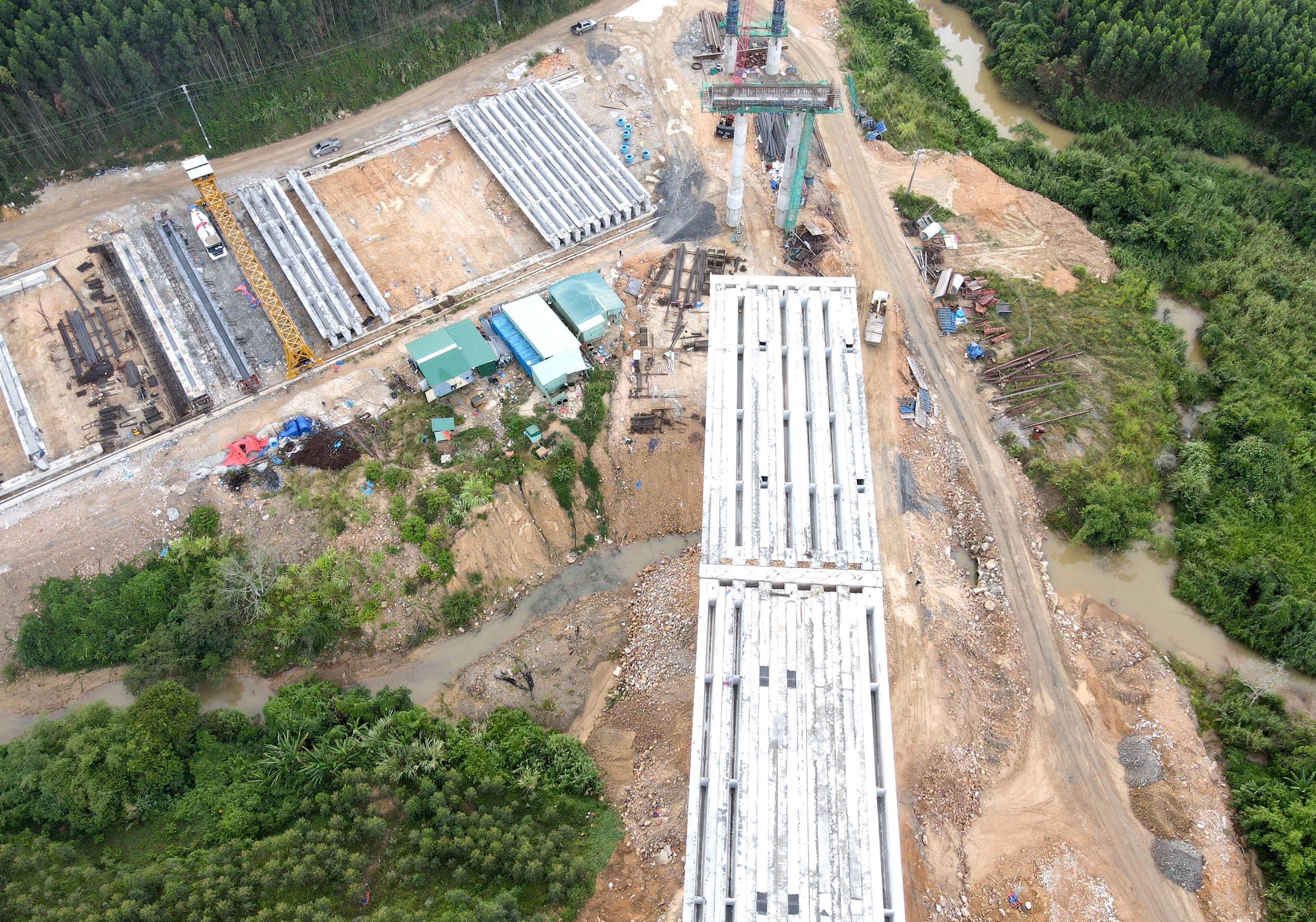 Những nhịp cầu đầu ti&ecirc;n nối mạch cao tốc Kh&aacute;nh H&ograve;a - Bu&ocirc;n Ma Thuột- Ảnh 9.