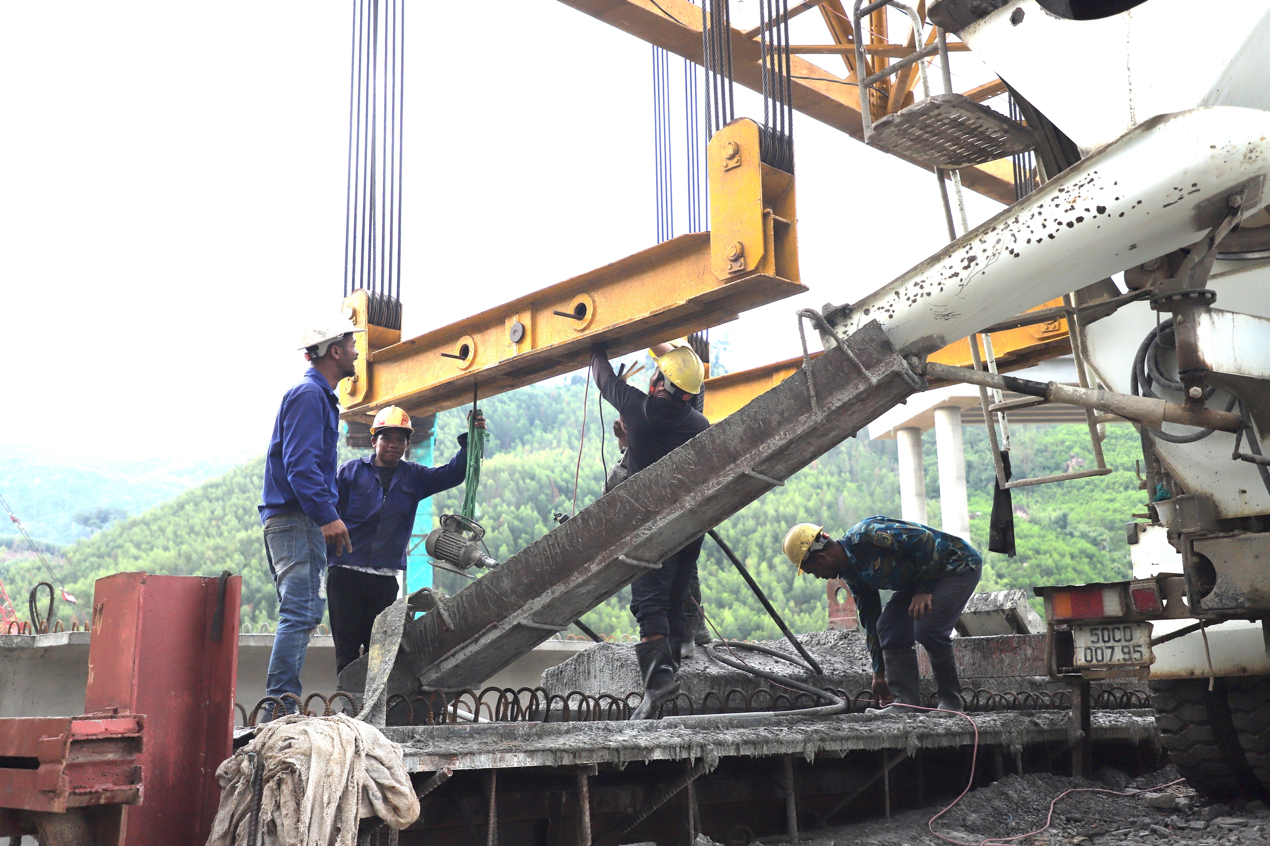 Những nhịp cầu đầu ti&ecirc;n nối mạch cao tốc Kh&aacute;nh H&ograve;a - Bu&ocirc;n Ma Thuột- Ảnh 6.