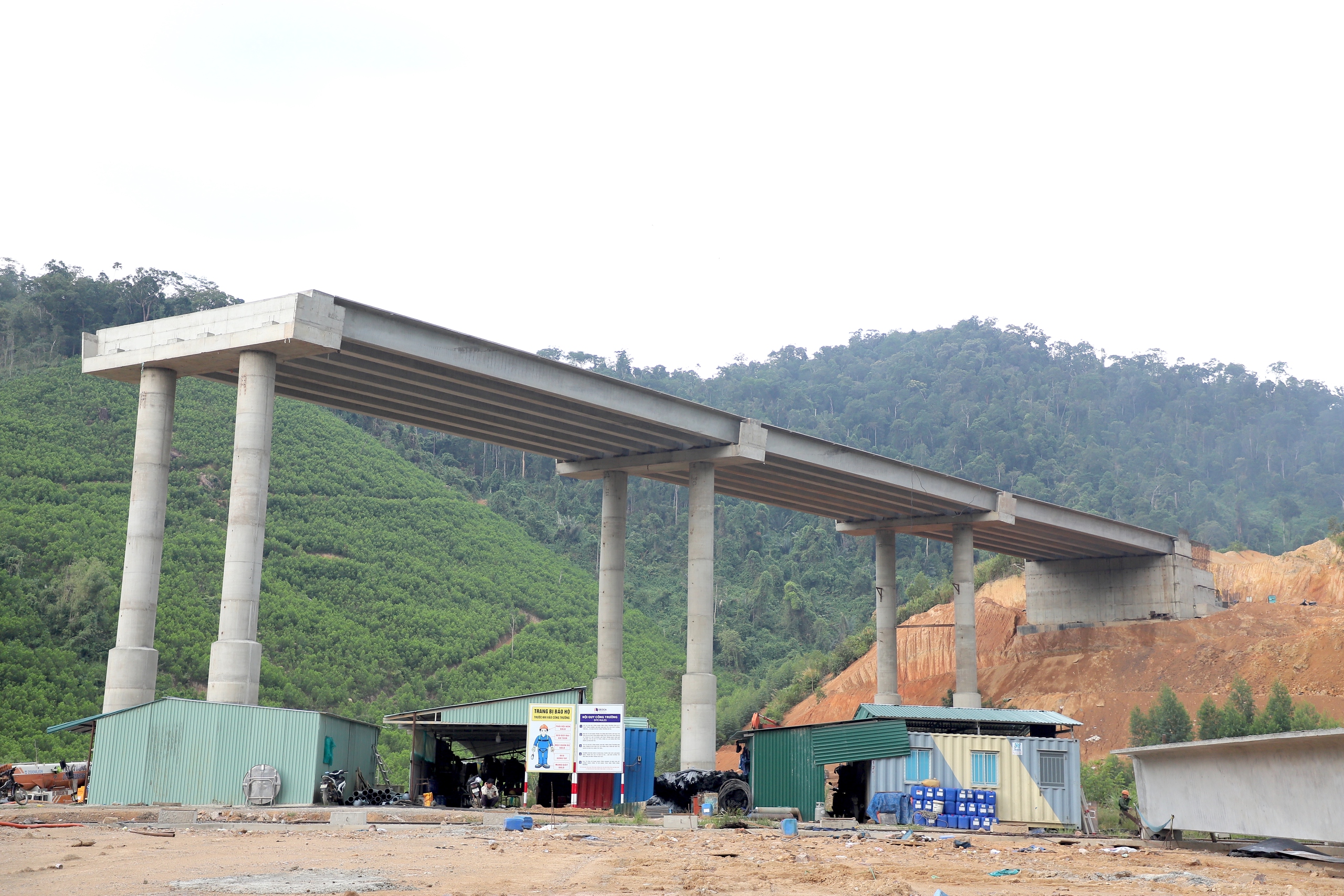 Những nhịp cầu đầu ti&ecirc;n nối mạch cao tốc Kh&aacute;nh H&ograve;a - Bu&ocirc;n Ma Thuột- Ảnh 4.