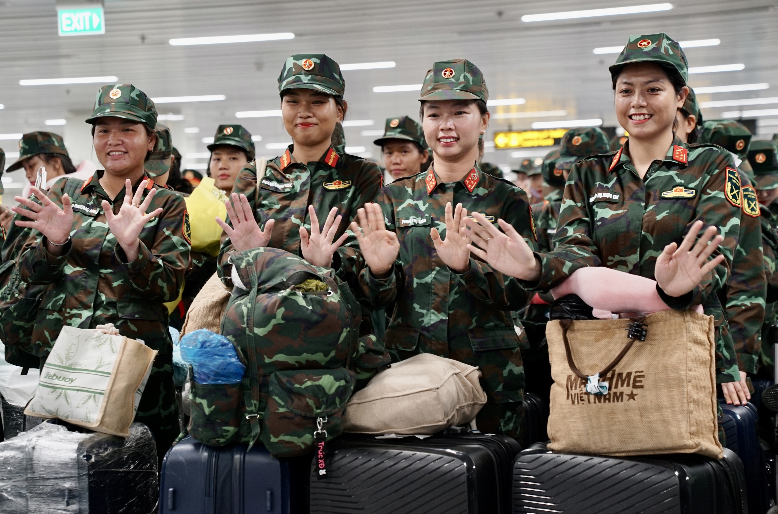 Chuyến bay đặc biệt đưa hơn 360 chiến sĩ ho&agrave;n th&agrave;nh nhiệm vụ A80 về TP.HCM- Ảnh 10.