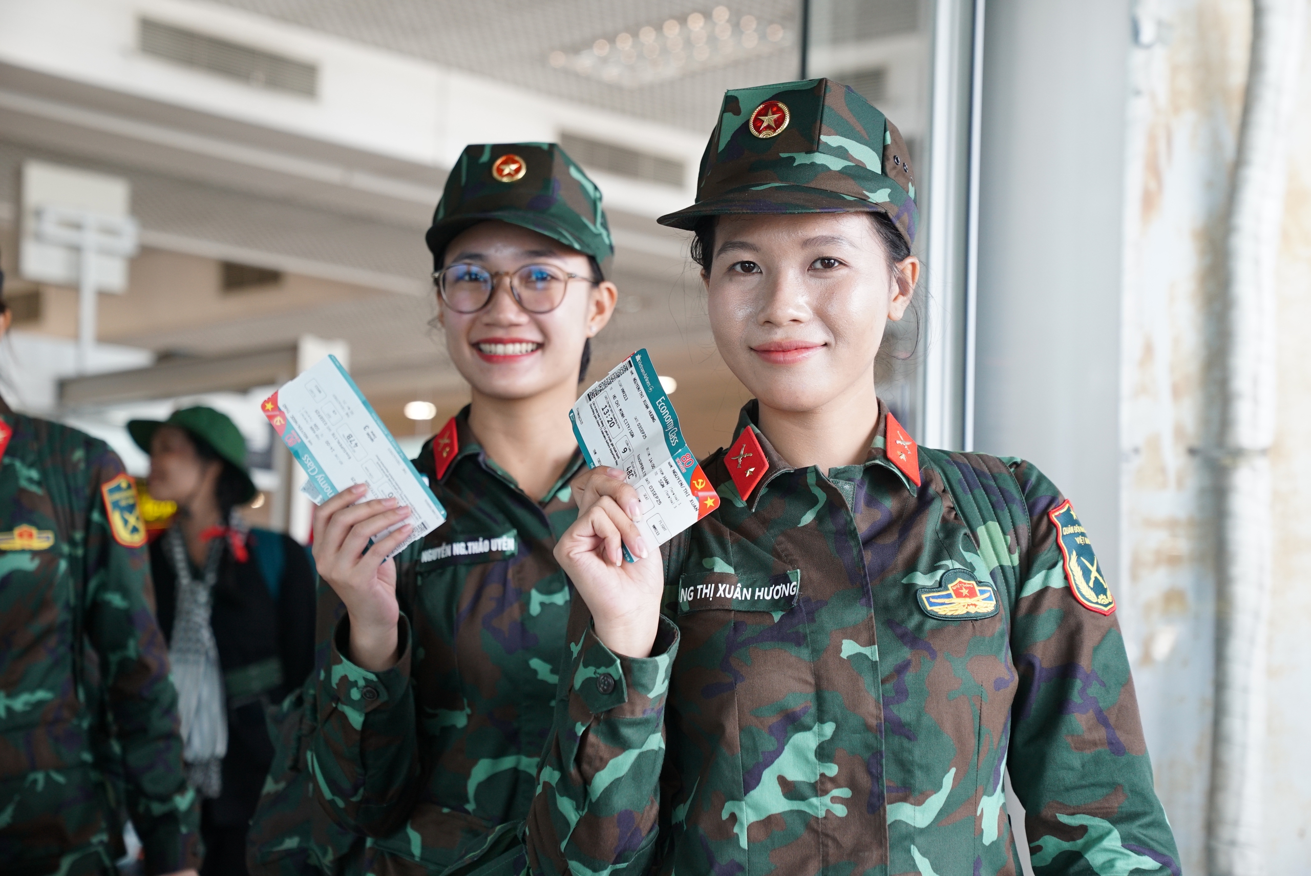 Chuyến bay đặc biệt đưa hơn 360 chiến sĩ ho&agrave;n th&agrave;nh nhiệm vụ A80 về TP.HCM- Ảnh 4.