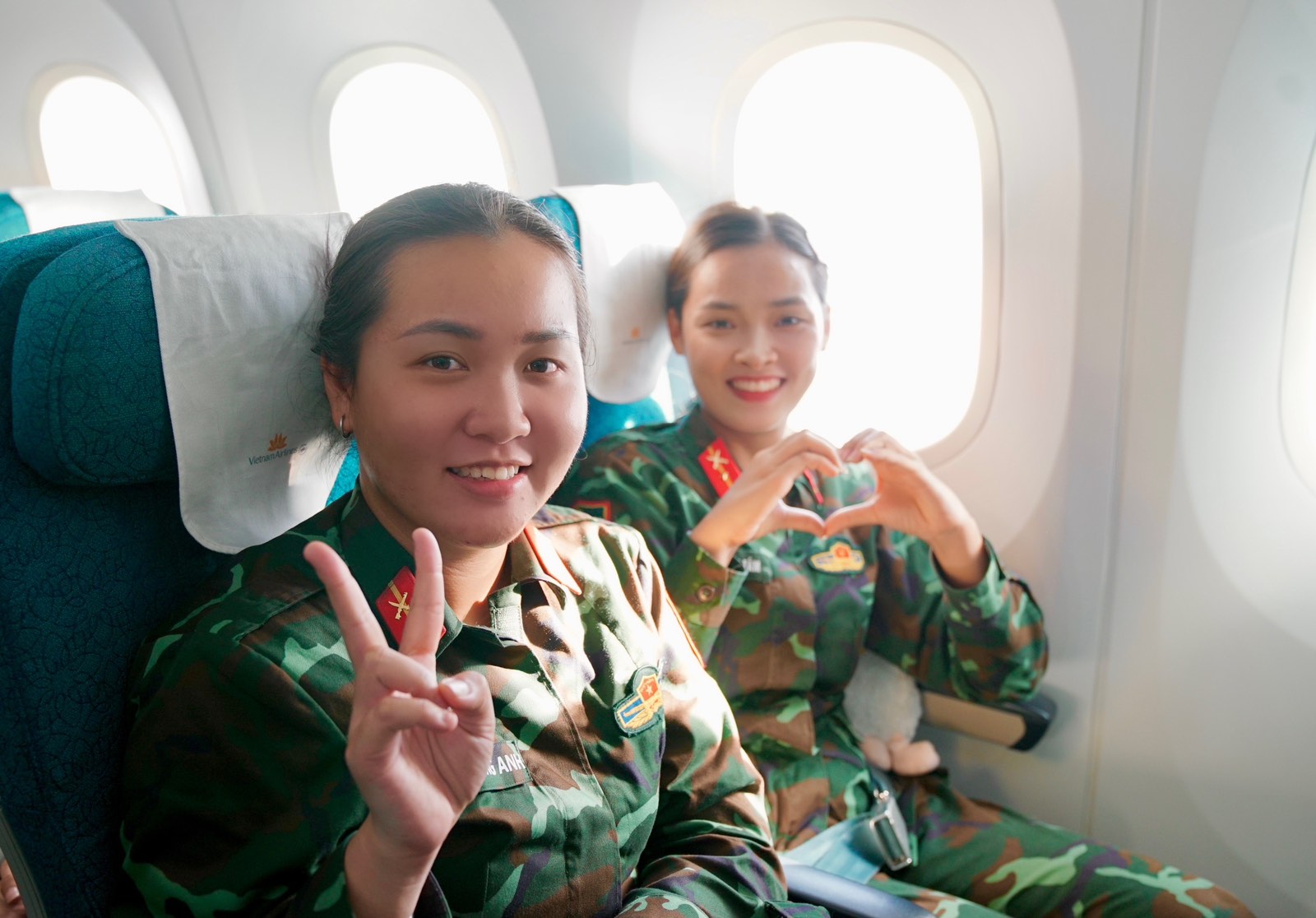 Chuyến bay đặc biệt đưa hơn 360 chiến sĩ ho&agrave;n th&agrave;nh nhiệm vụ A80 về TP.HCM- Ảnh 7.