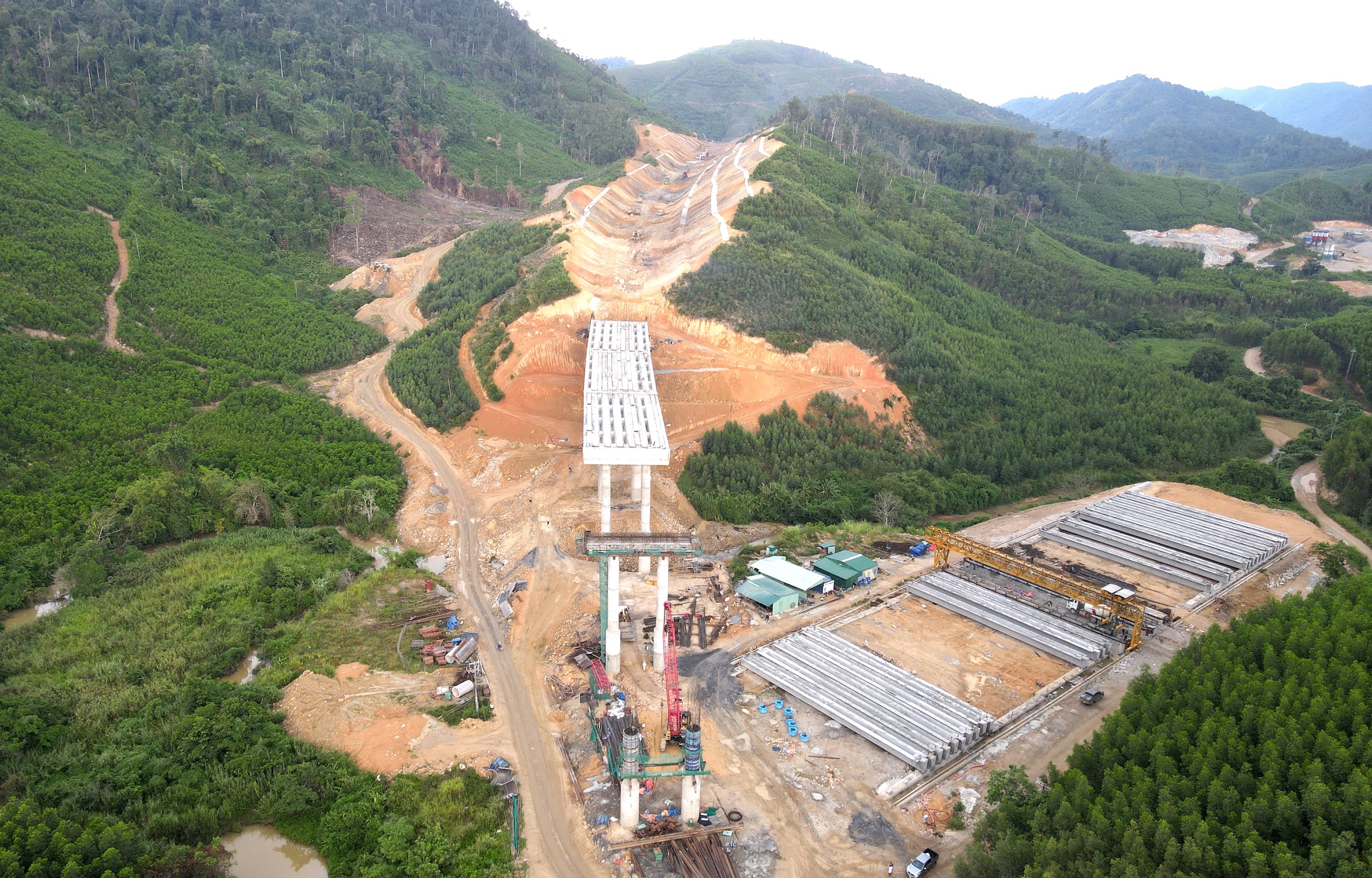 Những nhịp cầu đầu ti&ecirc;n nối mạch cao tốc Kh&aacute;nh H&ograve;a - Bu&ocirc;n Ma Thuột- Ảnh 10.