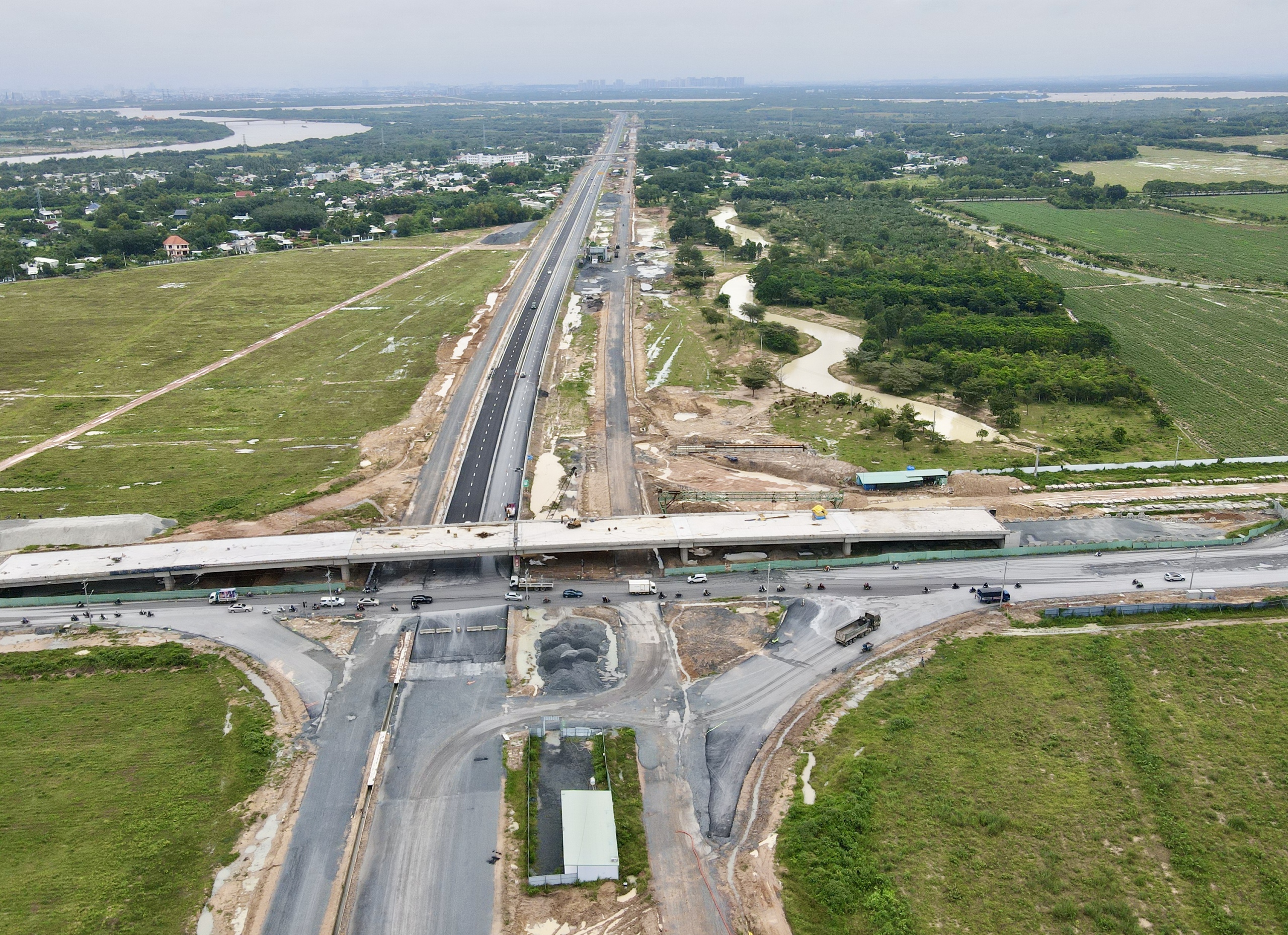 Nắn guồng thi c&ocirc;ng, chuyển khối lượng giữa c&aacute;c nh&agrave; thầu để cứu tiến độ cao tốc v&agrave; v&agrave;nh đai- Ảnh 2.