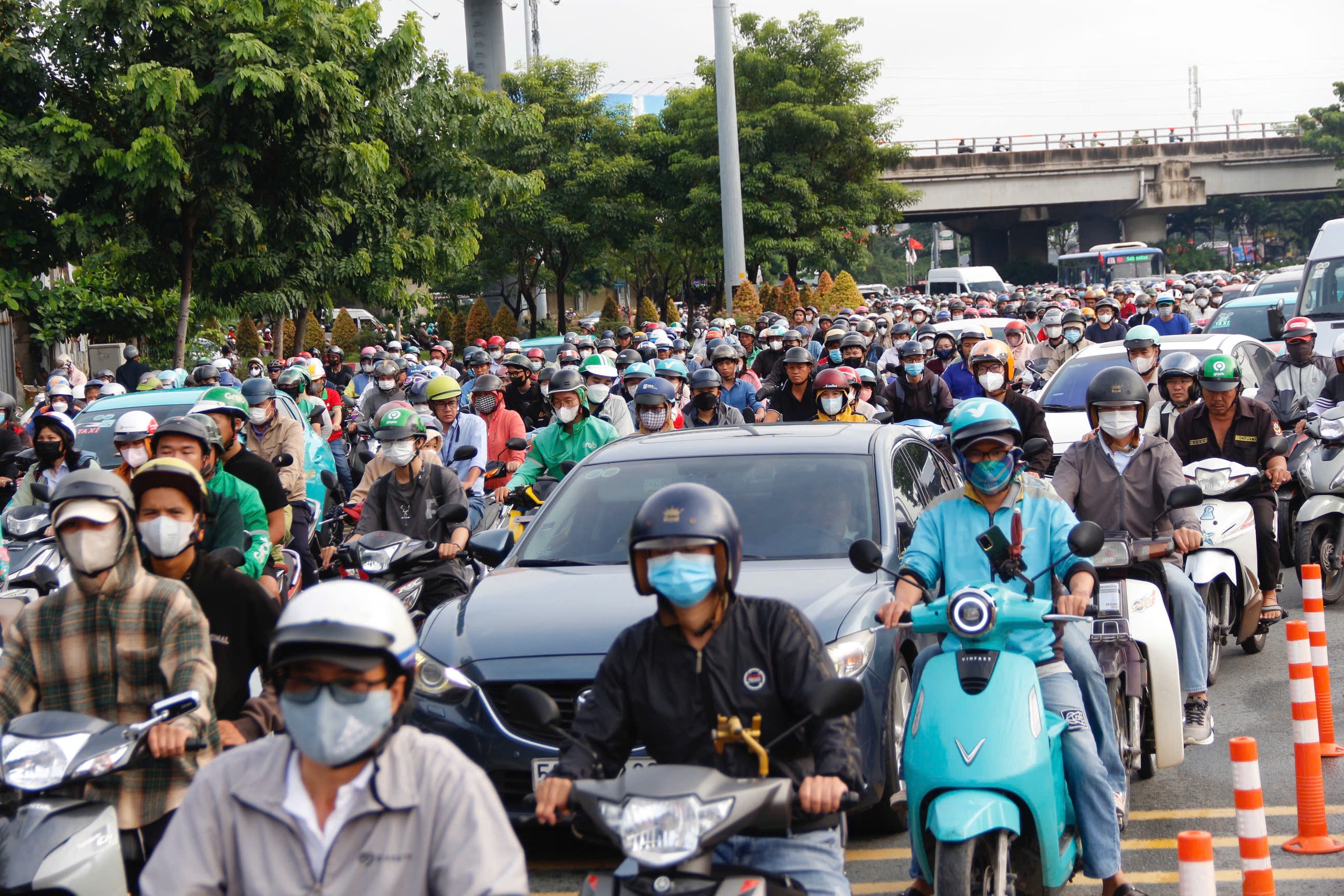 Ùn tắc tại cửa ngõ Đông Bắc TP.HCM sau kỳ nghỉ lễ 2/9- Ảnh 2. Ùn tắc tại cửa ngõ Đông Bắc TP.HCM sau kỳ nghỉ lễ 2/9- Ảnh 2.