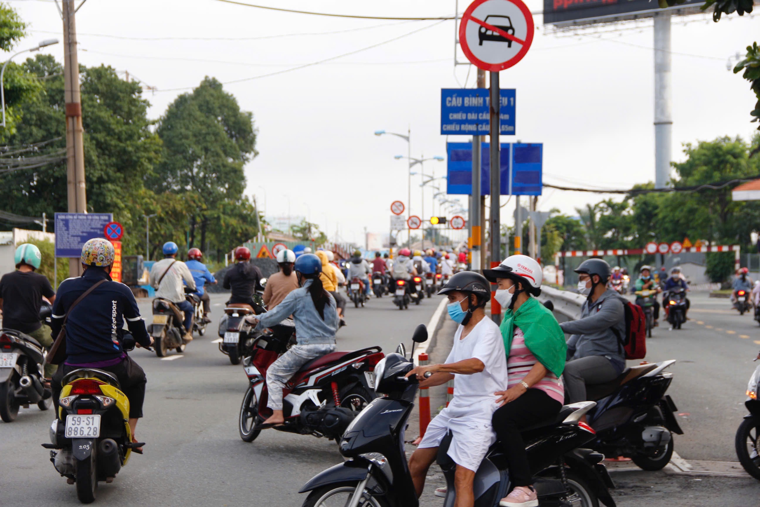 Ùn tắc tại cửa ngõ Đông Bắc TP.HCM sau kỳ nghỉ lễ 2/9- Ảnh 6. Ùn tắc tại cửa ngõ Đông Bắc TP.HCM sau kỳ nghỉ lễ 2/9- Ảnh 6.