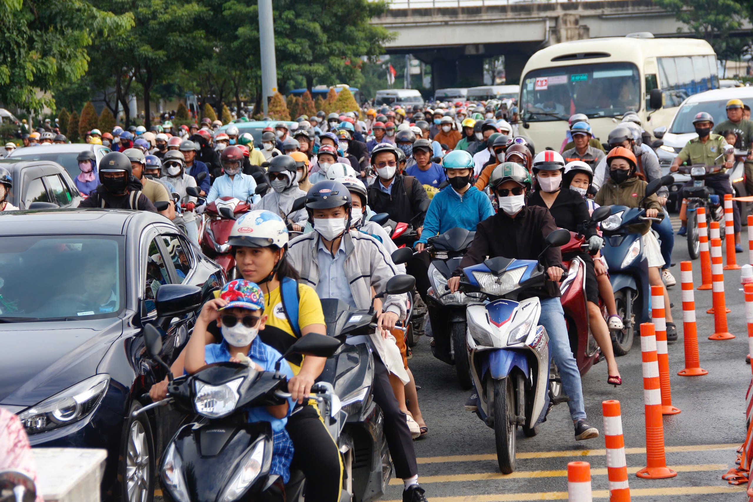 Ùn tắc tại cửa ngõ Đông Bắc TP.HCM sau kỳ nghỉ lễ 2/9- Ảnh 1. Ùn tắc tại cửa ngõ Đông Bắc TP.HCM sau kỳ nghỉ lễ 2/9- Ảnh 1.