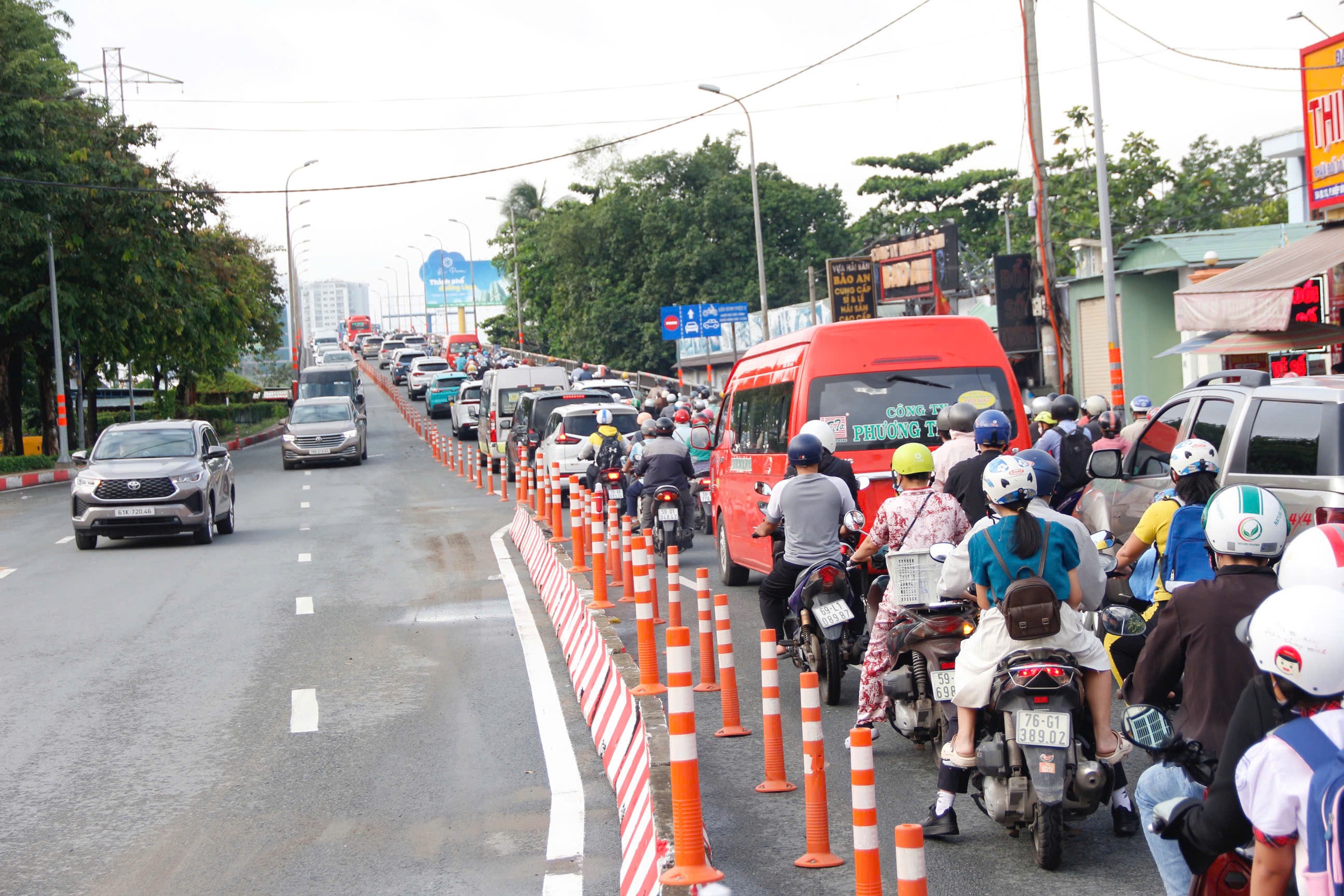 Ùn tắc tại cửa ngõ Đông Bắc TP.HCM sau kỳ nghỉ lễ 2/9- Ảnh 5. Ùn tắc tại cửa ngõ Đông Bắc TP.HCM sau kỳ nghỉ lễ 2/9- Ảnh 5.