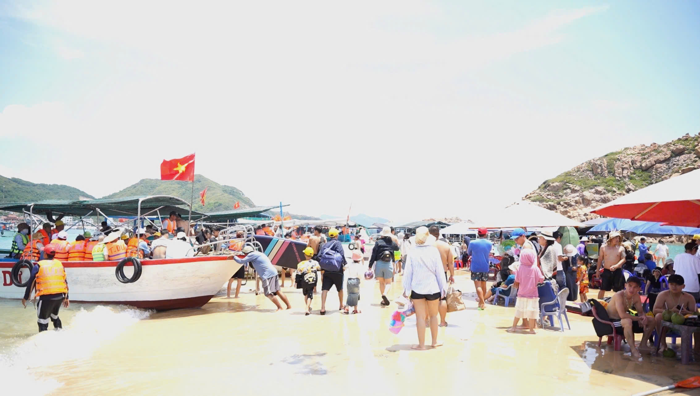 Du lịch bứt ph&aacute;, giao th&ocirc;ng an to&agrave;n trong dịp lễ Quốc kh&aacute;nh 2/9- Ảnh 2.