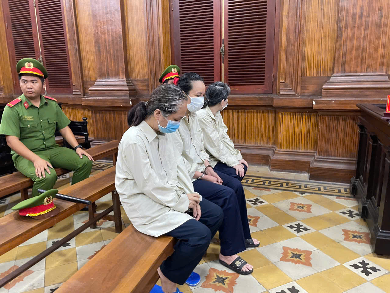 Chủ cơ sở Mái ấm Hoa Hồng lãnh án 2 năm 3 tháng tù vì bạo hành trẻ em- Ảnh 2. Chủ cơ sở Mái ấm Hoa Hồng lãnh án 2 năm 3 tháng tù vì bạo hành trẻ em- Ảnh 2.