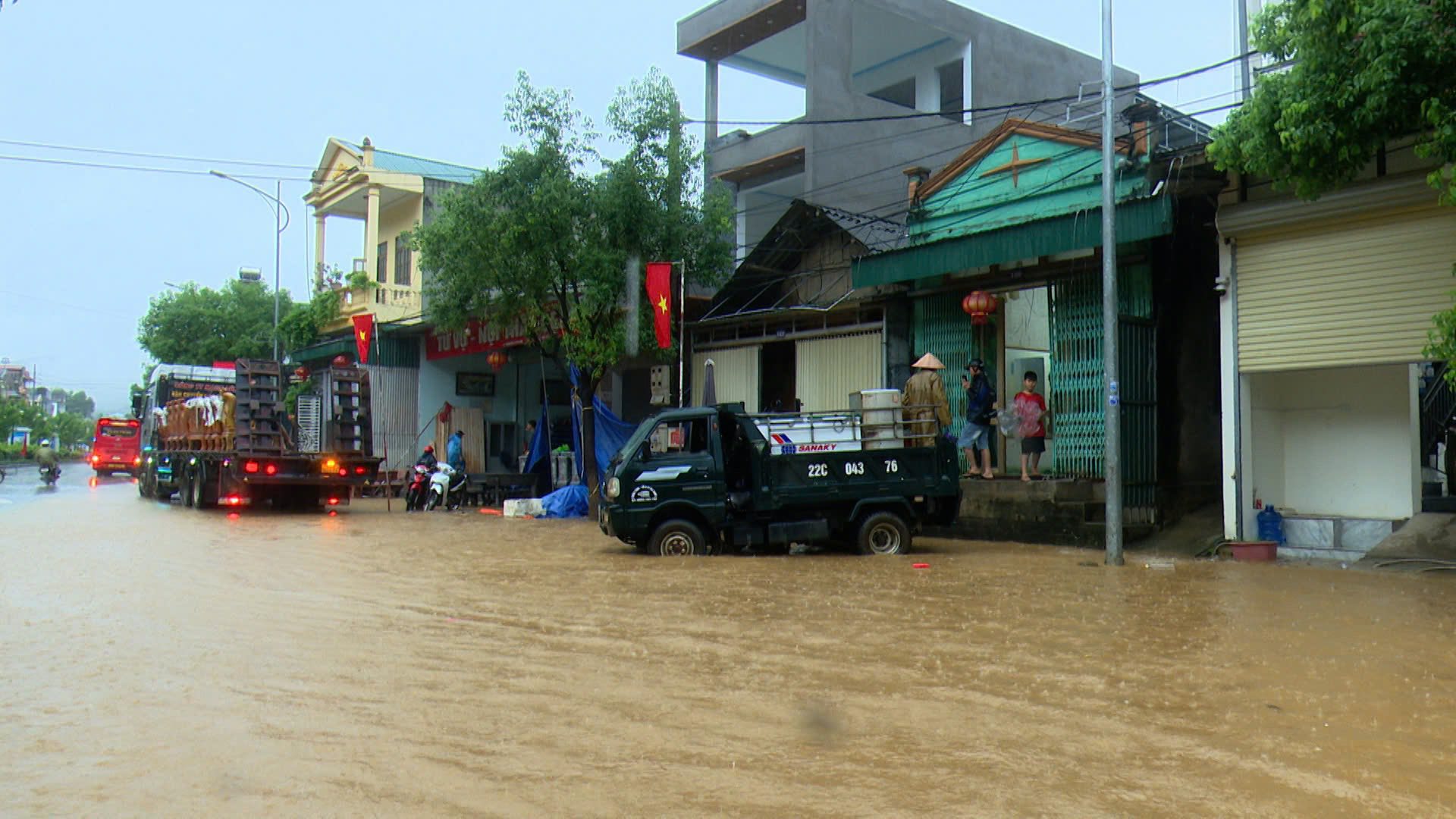 Tuy&ecirc;n Quang triển khai c&aacute;c biện ph&aacute;p ứng ph&oacute; với c&aacute;c hồ thủy điện xả lũ- Ảnh 7.
