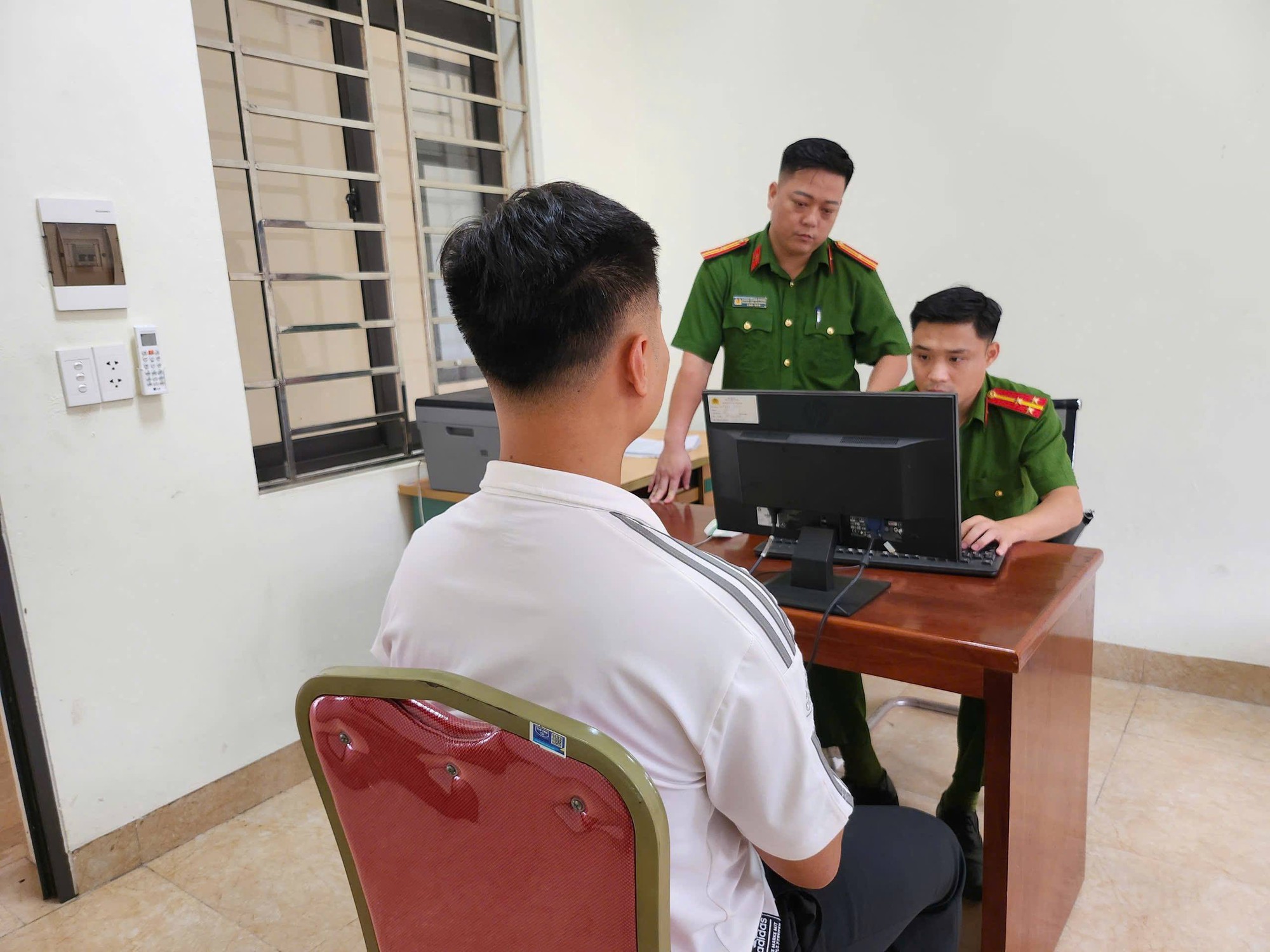 L&agrave;o Cai: Xử phạt 3 trường hợp tung tin giả về &ldquo;t&agrave;u tr&ocirc;i dạt&rdquo;- Ảnh 2.