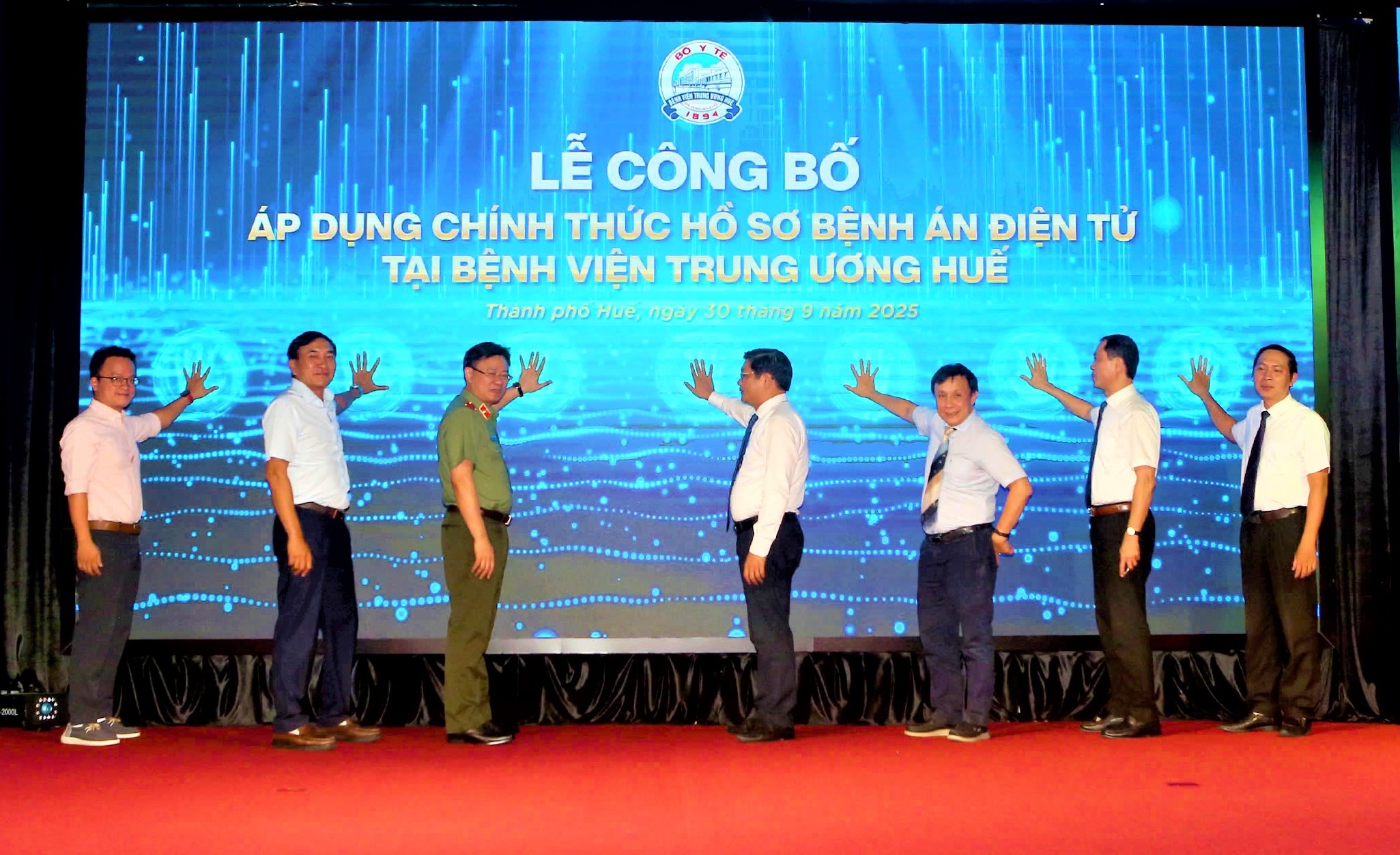 Vận hành hệ thống bệnh án điện tử ở bệnh viện lớn nhất Huế- Ảnh 1. Vận hành hệ thống bệnh án điện tử ở bệnh viện lớn nhất Huế- Ảnh 1.