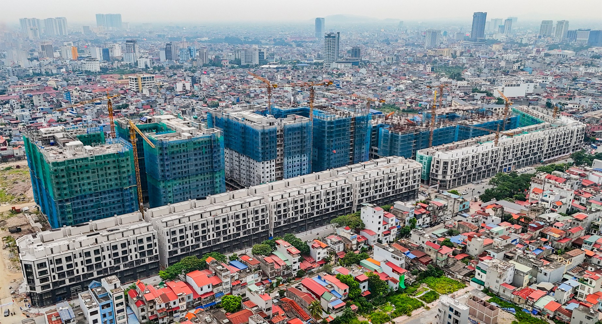 Hạ nhiệt gi&aacute; bất động sản, c&aacute;ch n&agrave;o?- Ảnh 2.