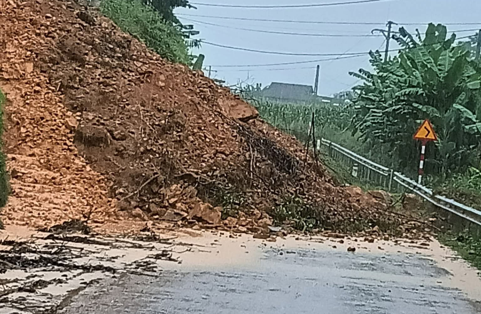 Lạng Sơn: Hơn 200 điểm đường giao th&ocirc;ng bị sạt lở, &aacute;ch tắc- Ảnh 1.