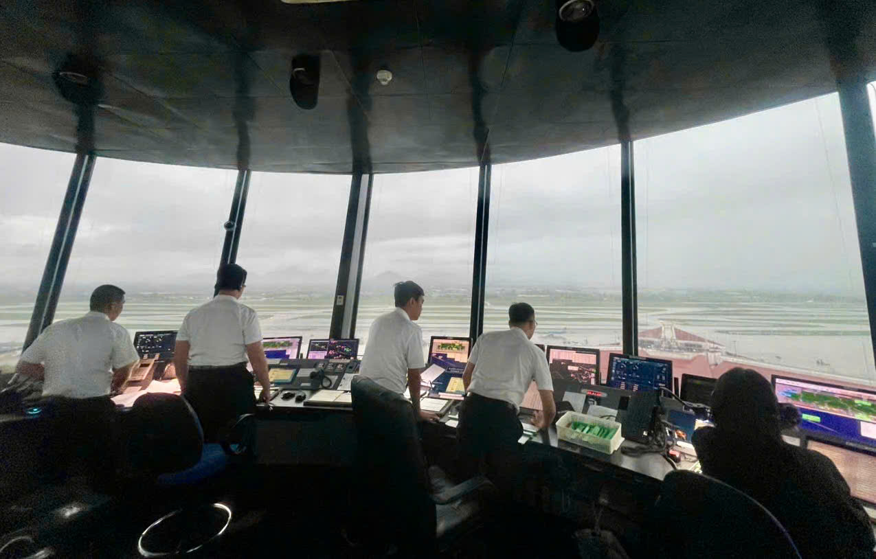 Gần 100 chuyến bay bị ảnh hưởng do mưa d&ocirc;ng k&eacute;o d&agrave;i tại Nội B&agrave;i- Ảnh 1.