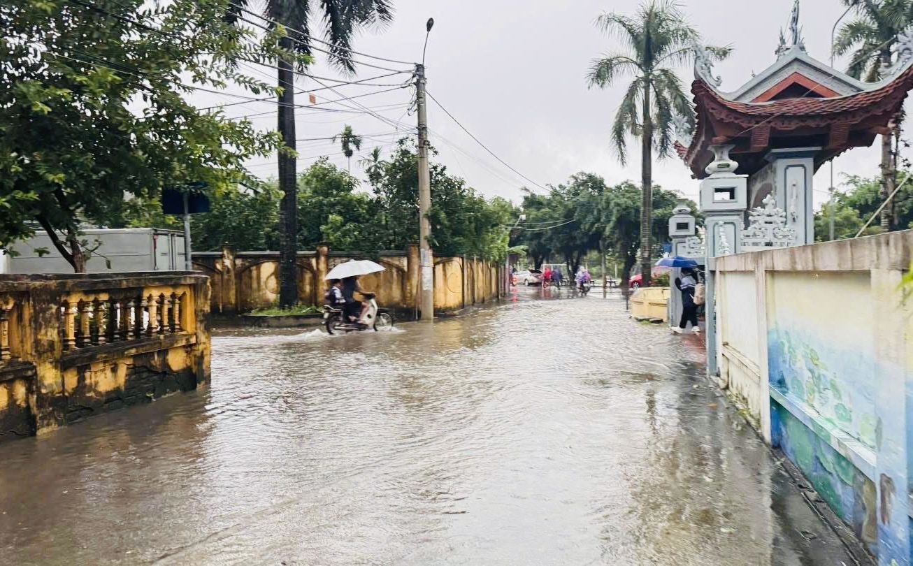 C&aacute;c x&atilde; v&ugrave;ng ven H&agrave; Nội căng m&igrave;nh ứng ph&oacute; hậu quả mưa b&atilde;o- Ảnh 7.