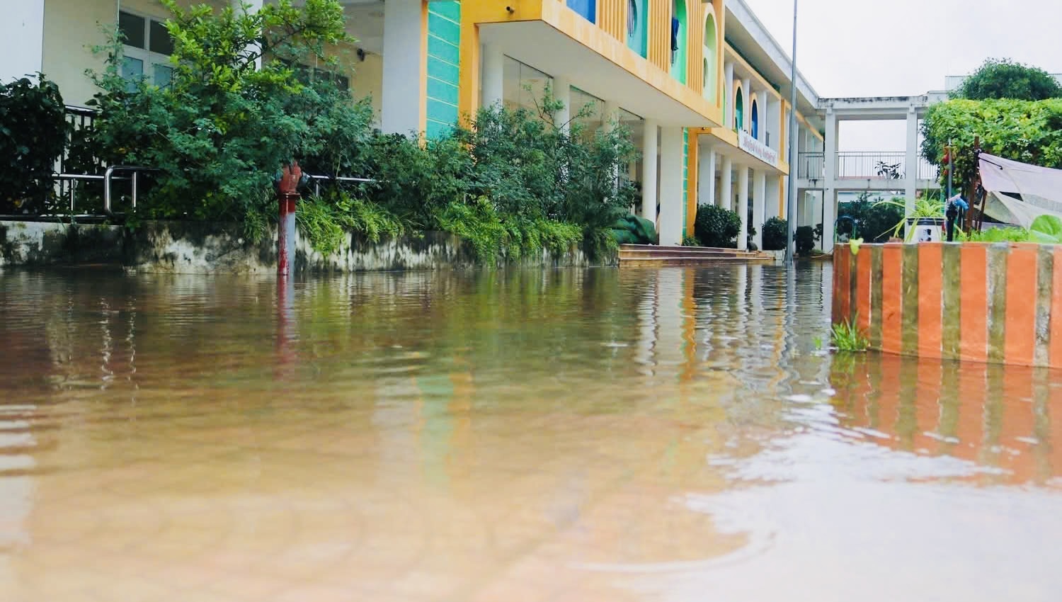 C&aacute;c x&atilde; v&ugrave;ng ven H&agrave; Nội căng m&igrave;nh ứng ph&oacute; hậu quả mưa b&atilde;o- Ảnh 10.