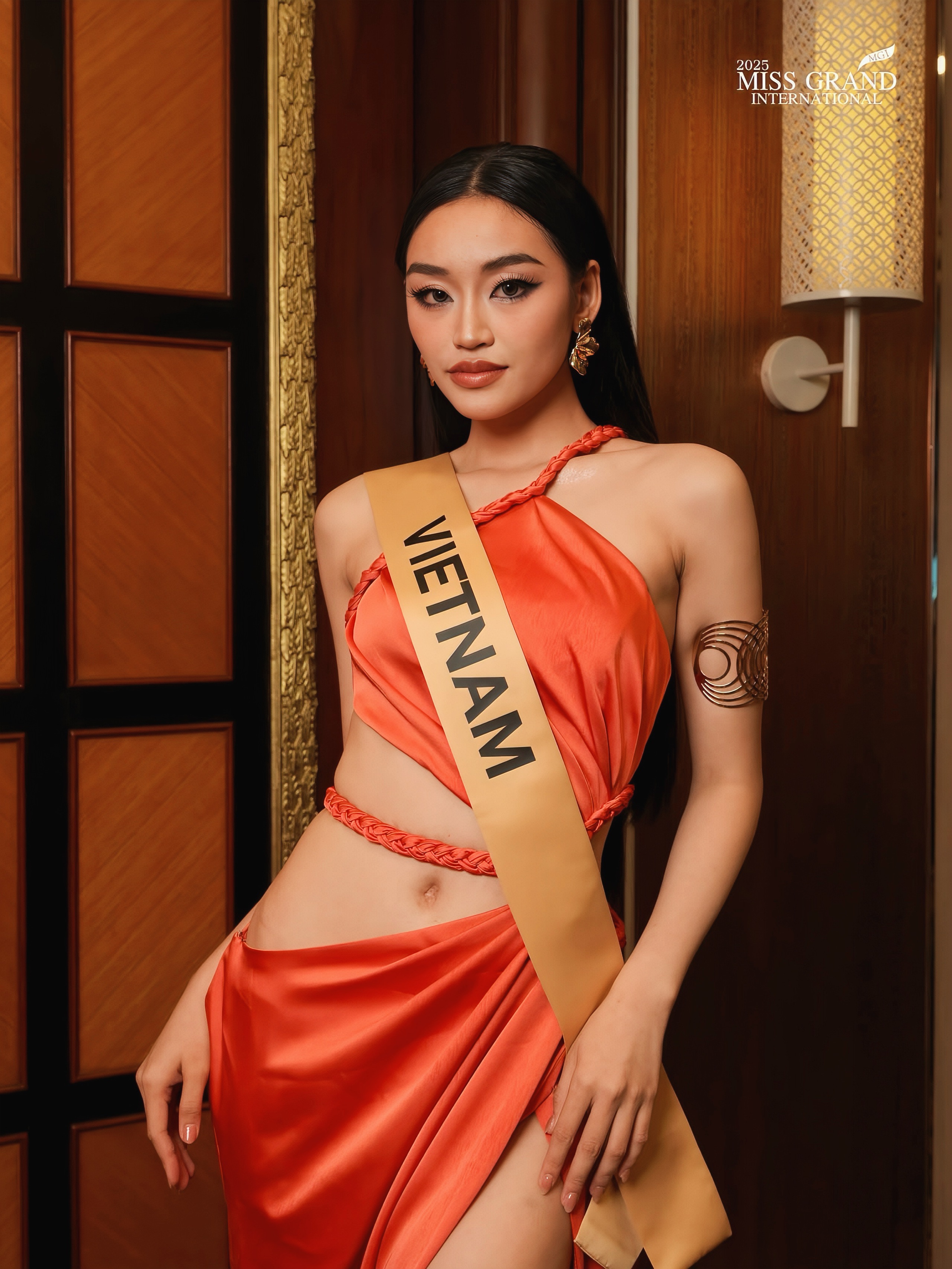 Hoa hậu Yến Nhi nhận sash Việt Nam tại Miss Grand International 2025- Ảnh 1.