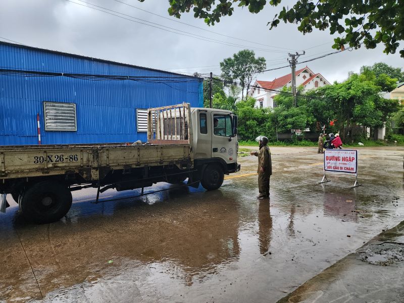 Ninh B&igrave;nh: Tuyến đường huyết mạch 479 ngập cục bộ, giao th&ocirc;ng đi Ph&uacute; Thọ bị chia cắt- Ảnh 5.