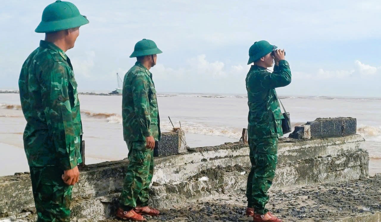 Ph&aacute;t hiện 2 thi thể nghi l&agrave; thuyền vi&ecirc;n mất t&iacute;ch ở Quảng Trị, mở rộng phạm vi t&igrave;m kiếm- Ảnh 3.