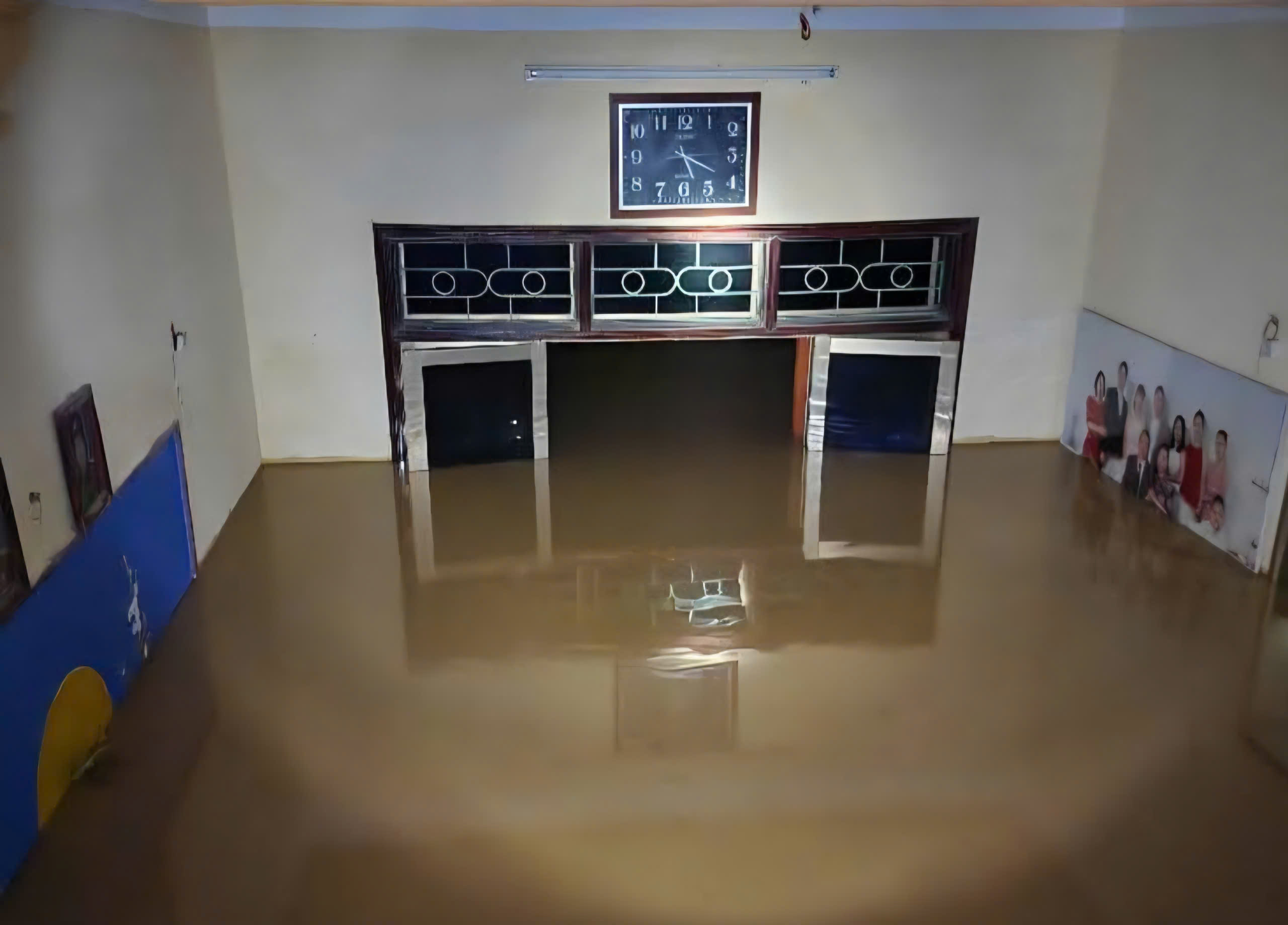 Hàng nghìn hộ dân Lào Cai rời nhà chạy lũ, nhiều nơi ngập sâu tới 2m, giao thông tê liệt- Ảnh 13. Hàng nghìn hộ dân Lào Cai rời nhà chạy lũ, nhiều nơi ngập sâu tới 2m, giao thông tê liệt- Ảnh 13.